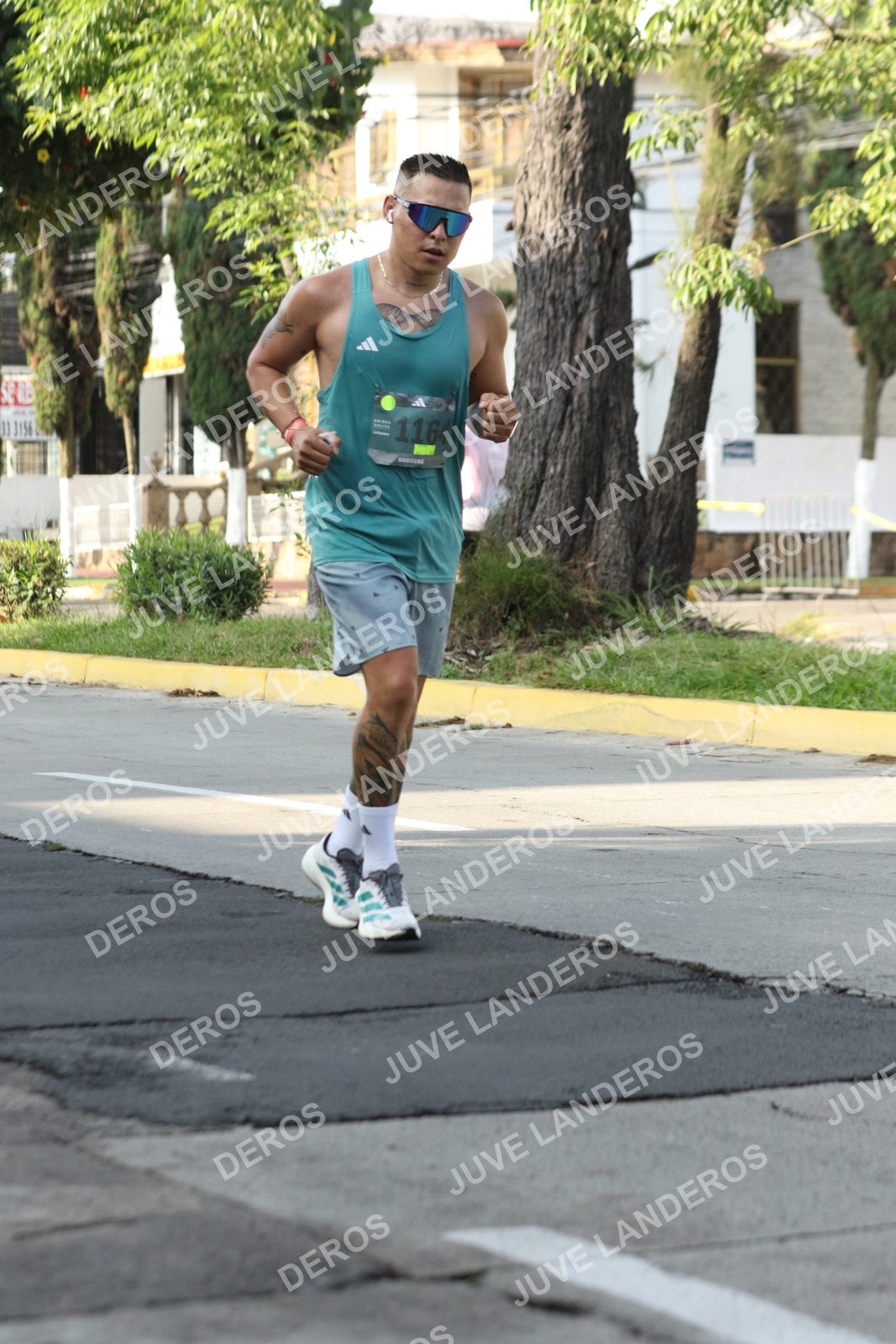 Foto de ADIDAS SPLITS GUADALAJARA 15K / 30K en Av. San Ignacio esquina Av. Ignacio L. Vallarta, Zapopan a las 08:28 · dorsal 1164