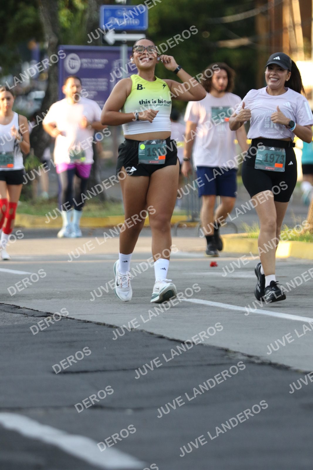 Foto de ADIDAS SPLITS GUADALAJARA 15K / 30K en Av. San Ignacio esquina Av. Ignacio L. Vallarta, Zapopan a las 07:21 · dorsal 1972, 1973, 30, 15