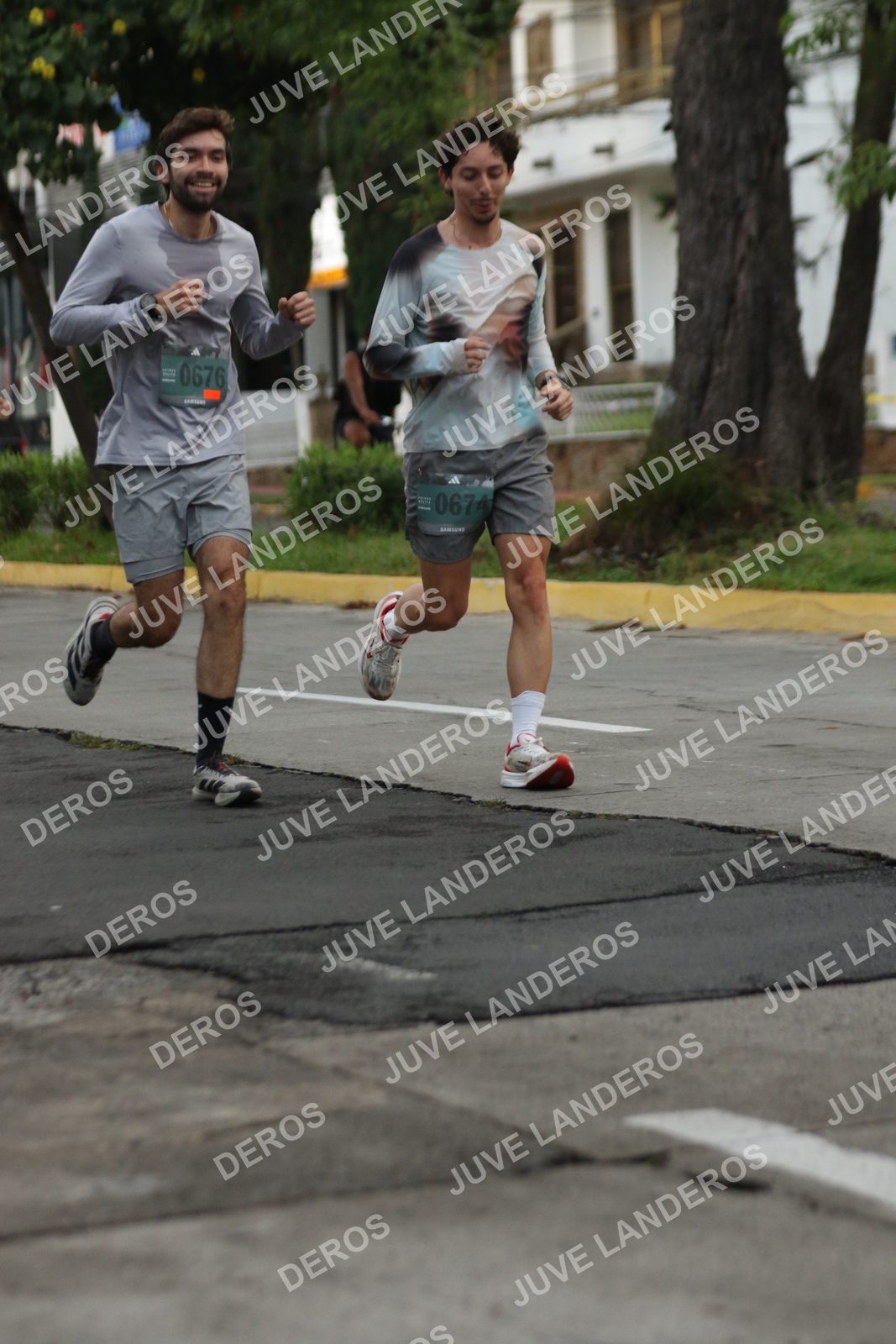 Foto de ADIDAS SPLITS GUADALAJARA 15K / 30K en Av. San Ignacio esquina Av. Ignacio L. Vallarta, Zapopan a las 06:55 · dorsal 676, 674