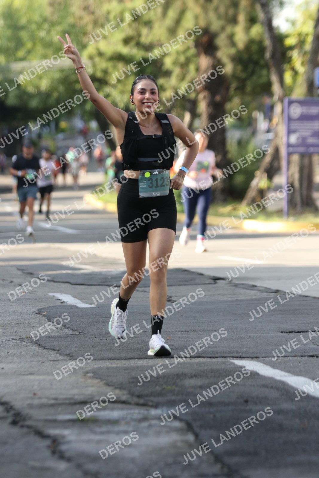 Foto de ADIDAS SPLITS GUADALAJARA 15K / 30K en Av. San Ignacio esquina Av. Ignacio L. Vallarta, Zapopan a las 08:29 · dorsal 3123
