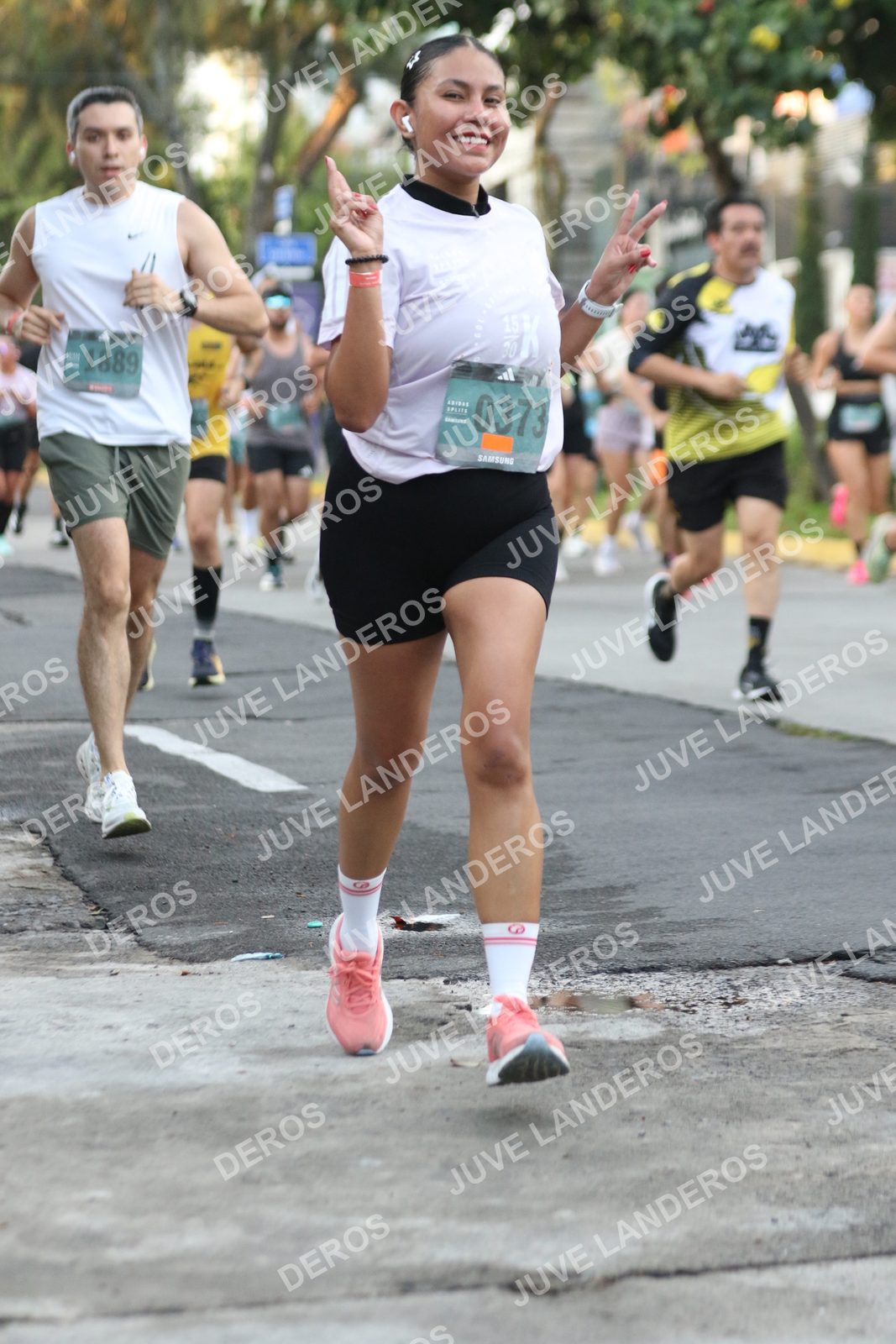Foto de ADIDAS SPLITS GUADALAJARA 15K / 30K en Av. San Ignacio esquina Av. Ignacio L. Vallarta, Zapopan a las 07:07 · dorsal 373, 1889, 15