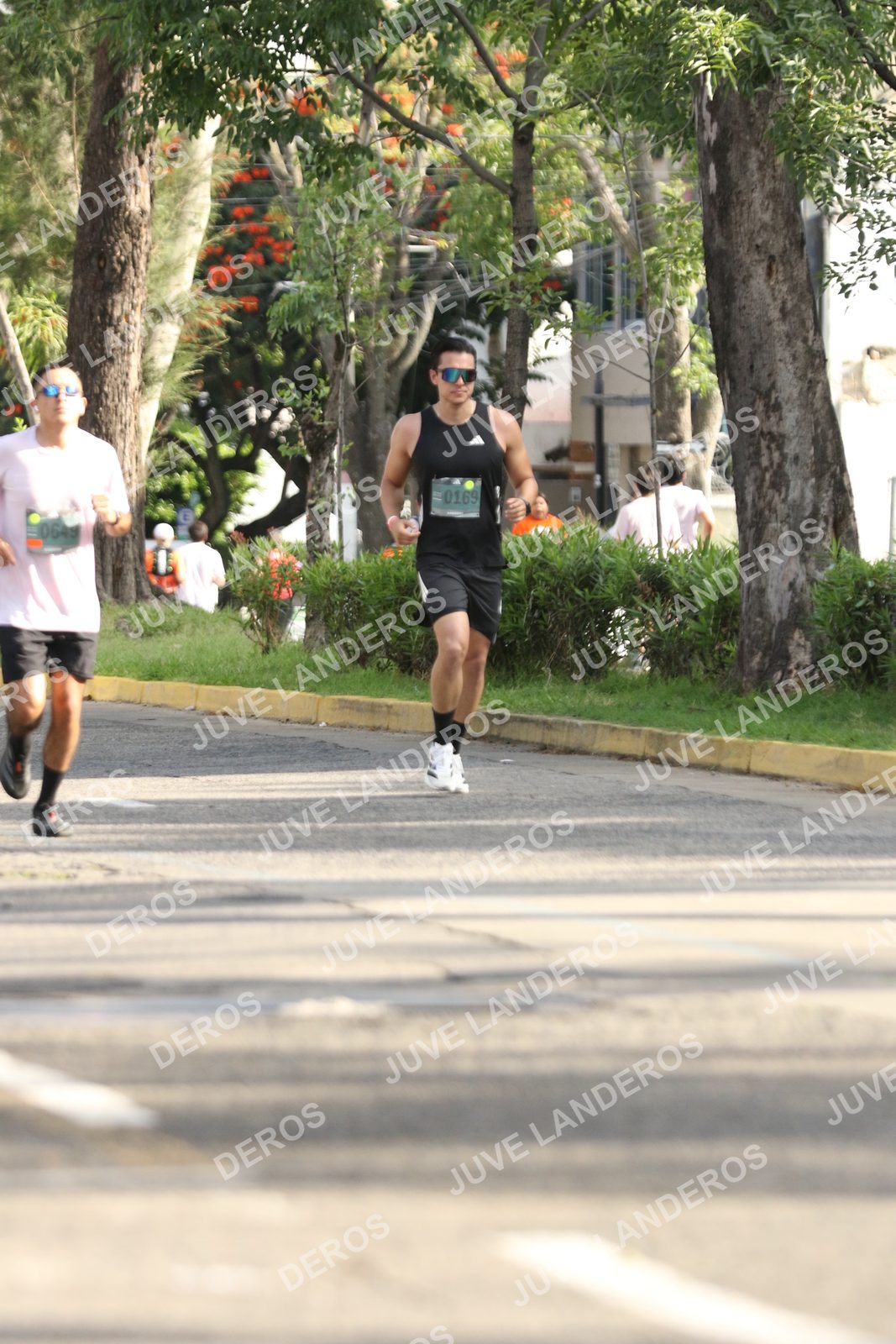 Foto de ADIDAS SPLITS GUADALAJARA 15K / 30K en Av. San Ignacio esquina Av. Ignacio L. Vallarta, Zapopan a las 08:51 · dorsal 169, 649