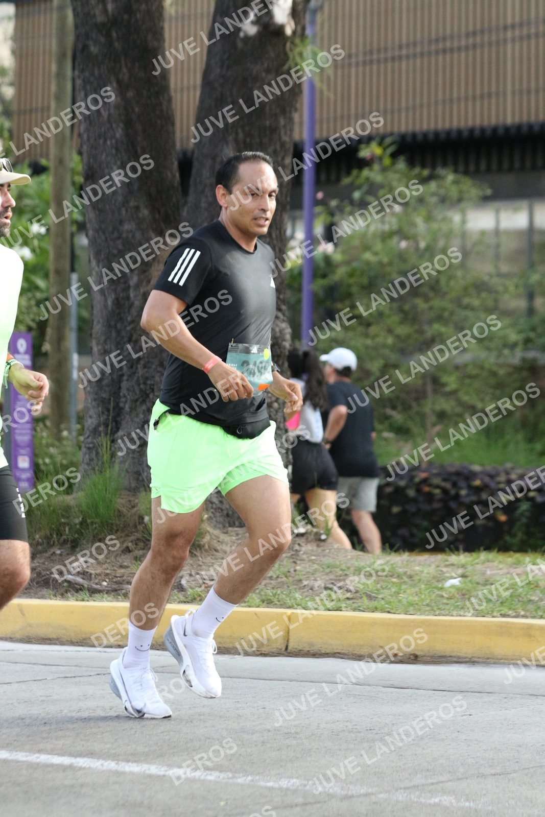 Foto de ADIDAS SPLITS GUADALAJARA 15K / 30K en Av. San Ignacio esquina Av. Ignacio L. Vallarta, Zapopan a las 08:43 · dorsal 2496