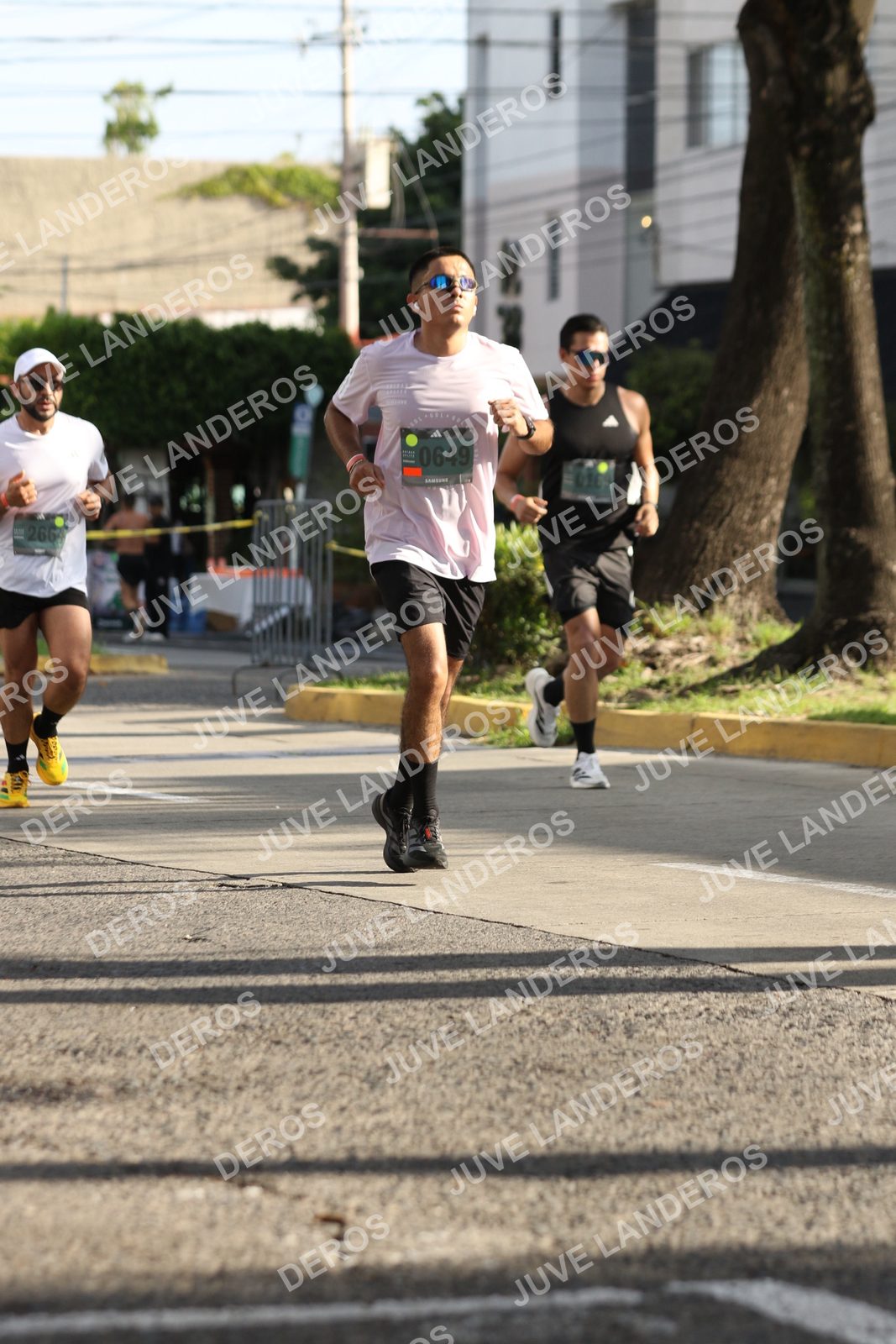 Foto de ADIDAS SPLITS GUADALAJARA 15K / 30K en Av. San Ignacio esquina Av. Ignacio L. Vallarta, Zapopan a las 08:51 · dorsal 649, 2664