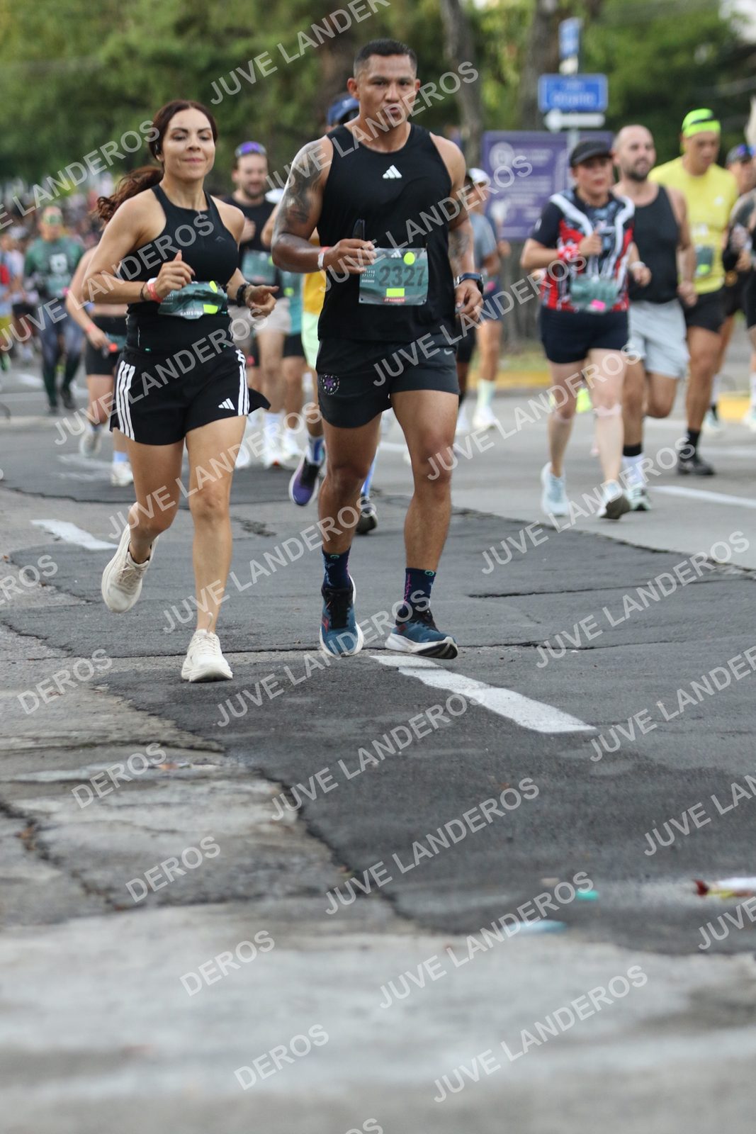 Foto de ADIDAS SPLITS GUADALAJARA 15K / 30K en Av. San Ignacio esquina Av. Ignacio L. Vallarta, Zapopan a las 07:06 · dorsal 2327