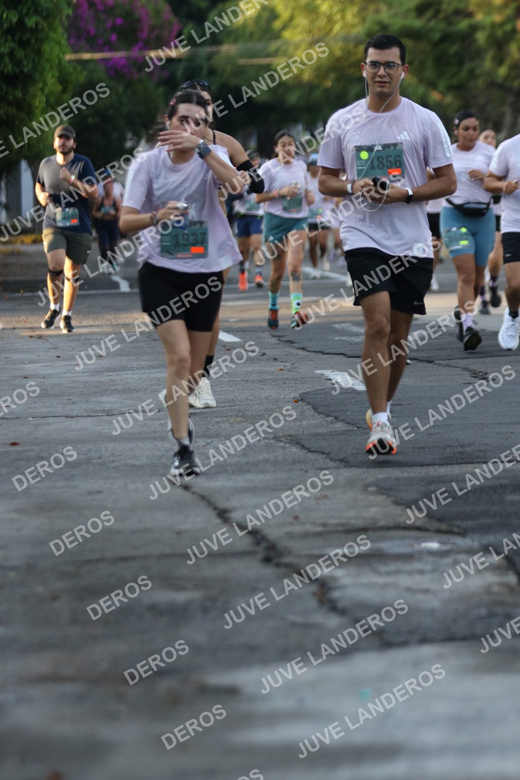 Foto de ADIDAS SPLITS GUADALAJARA 15K / 30K en Av. San Ignacio esquina Av. Ignacio L. Vallarta, Zapopan a las 07:19 · dorsal 1937, 1856