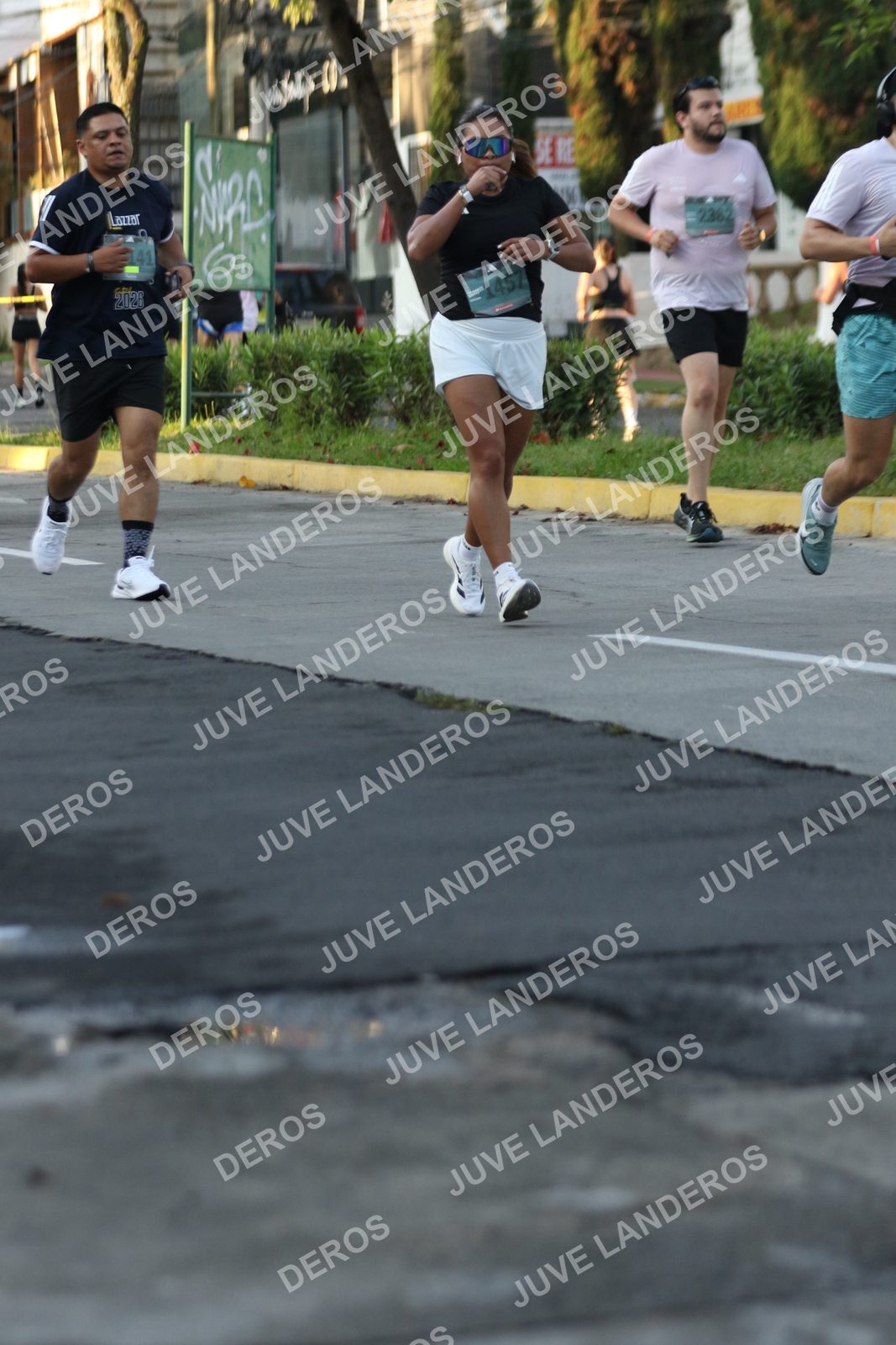 Foto de ADIDAS SPLITS GUADALAJARA 15K / 30K en Av. San Ignacio esquina Av. Ignacio L. Vallarta, Zapopan a las 07:17 · dorsal 1457, 2382, 41