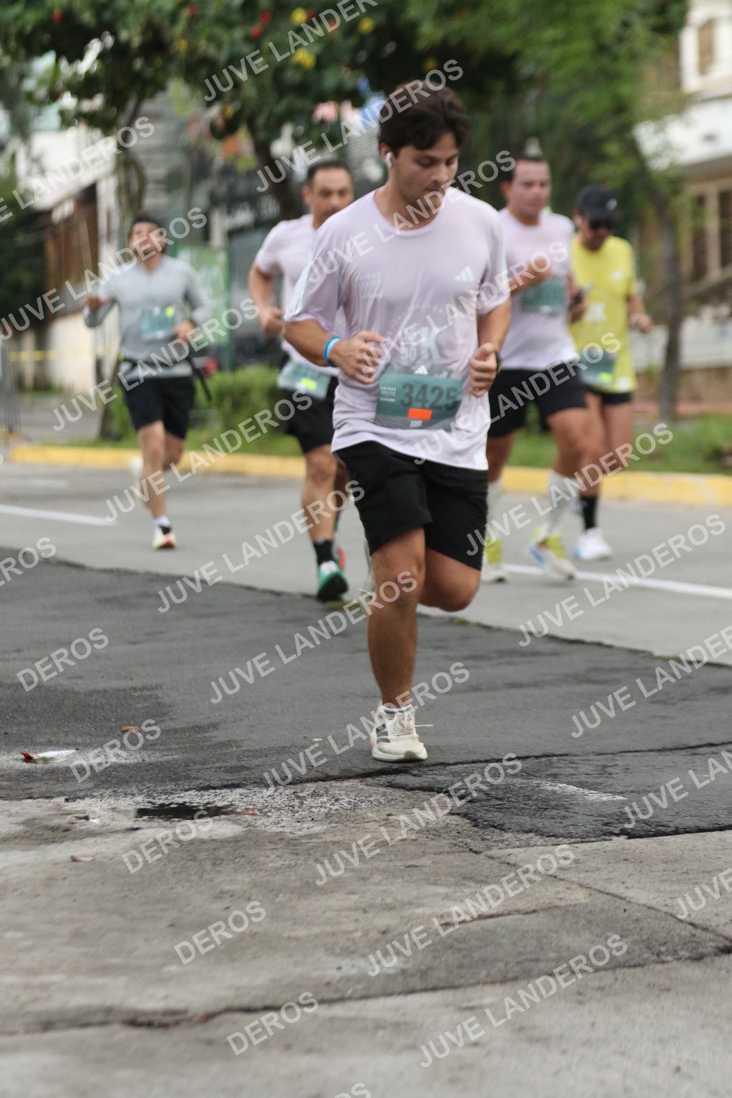 Foto de ADIDAS SPLITS GUADALAJARA 15K / 30K en Av. San Ignacio esquina Av. Ignacio L. Vallarta, Zapopan a las 06:56 · dorsal 3425, 15
