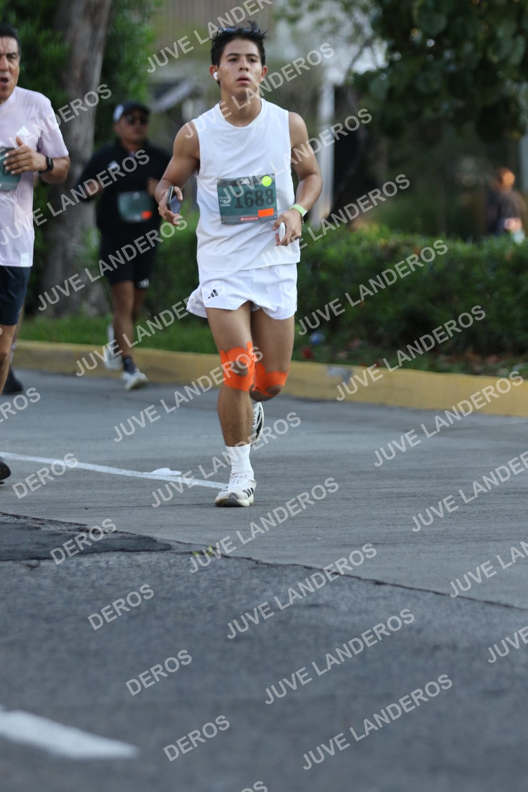 Foto de ADIDAS SPLITS GUADALAJARA 15K / 30K en Av. San Ignacio esquina Av. Ignacio L. Vallarta, Zapopan a las 07:45 · dorsal 1688