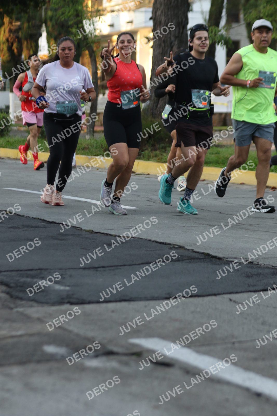 Foto de ADIDAS SPLITS GUADALAJARA 15K / 30K en Av. San Ignacio esquina Av. Ignacio L. Vallarta, Zapopan a las 07:12 · dorsal 3762, 2941, 133