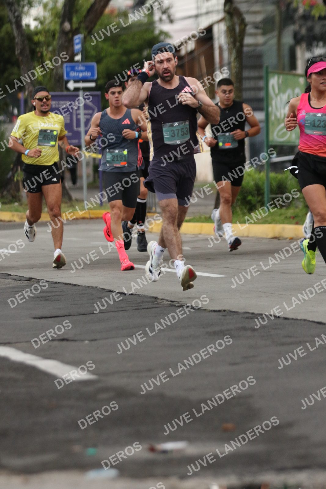 Foto de ADIDAS SPLITS GUADALAJARA 15K / 30K en Av. San Ignacio esquina Av. Ignacio L. Vallarta, Zapopan a las 06:51 · dorsal 3753, 2191, 123, 689