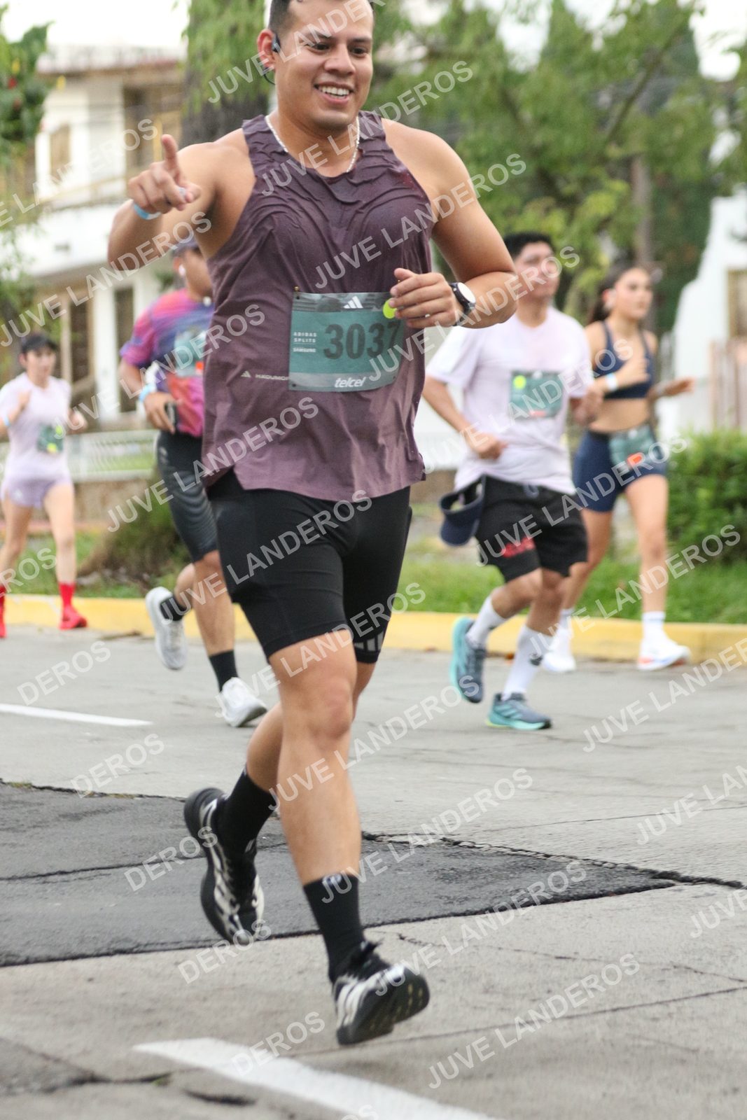 Foto de ADIDAS SPLITS GUADALAJARA 15K / 30K en Av. San Ignacio esquina Av. Ignacio L. Vallarta, Zapopan a las 06:56 · dorsal 3037