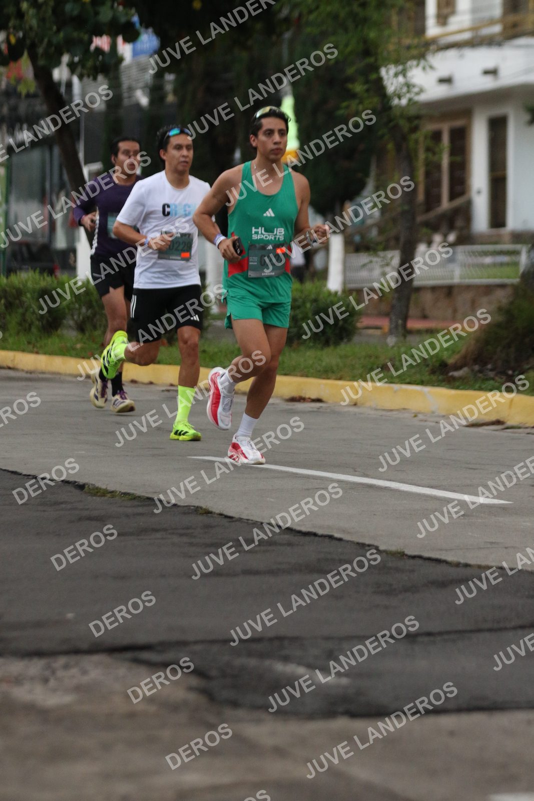 Foto de ADIDAS SPLITS GUADALAJARA 15K / 30K en Av. San Ignacio esquina Av. Ignacio L. Vallarta, Zapopan a las 06:49 · dorsal 228, 229