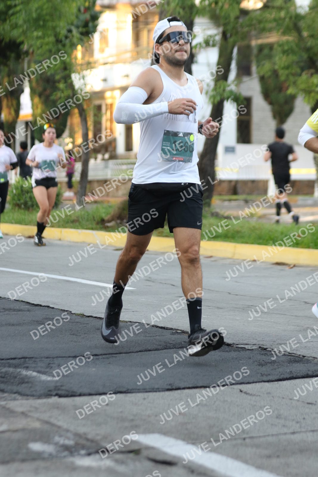 Foto de ADIDAS SPLITS GUADALAJARA 15K / 30K en Av. San Ignacio esquina Av. Ignacio L. Vallarta, Zapopan a las 07:12 · dorsal 1566