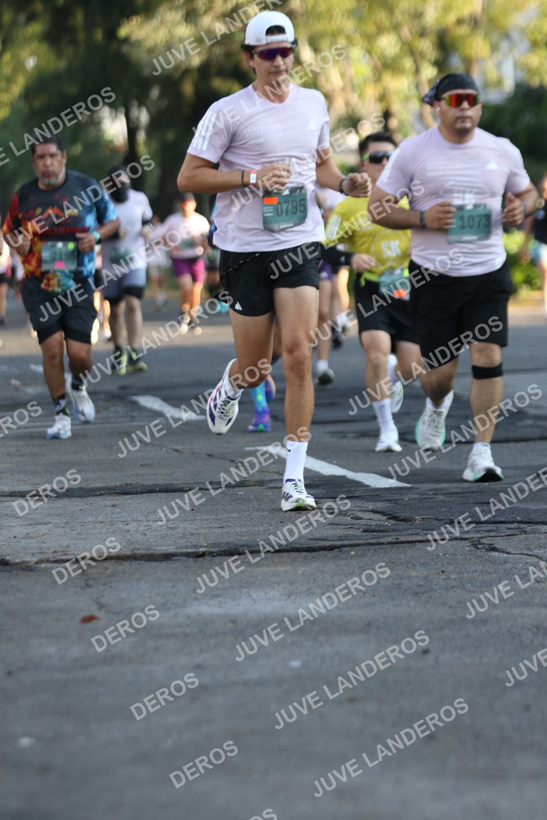 Foto de ADIDAS SPLITS GUADALAJARA 15K / 30K en Av. San Ignacio esquina Av. Ignacio L. Vallarta, Zapopan a las 07:41 · dorsal 795, 1073