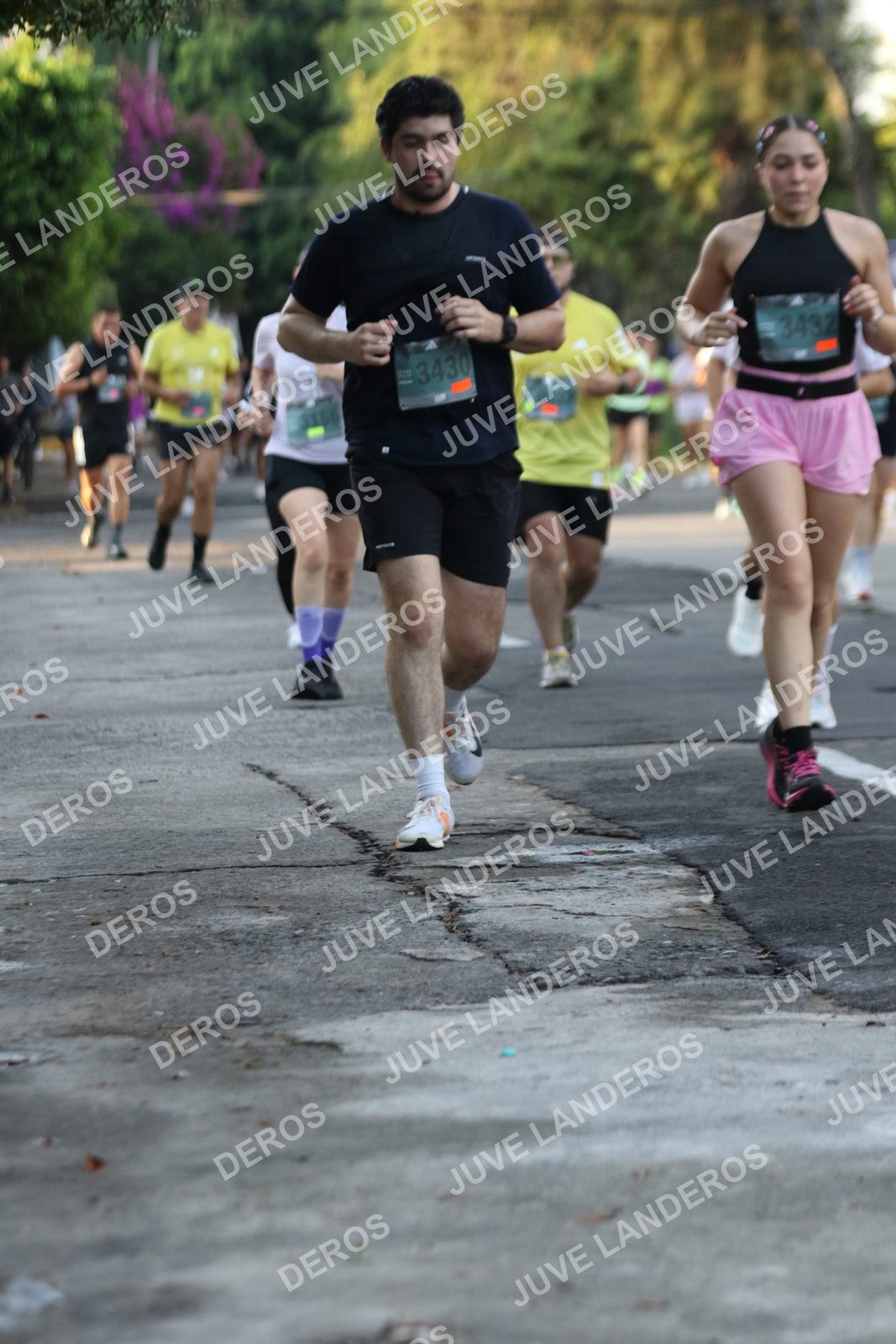 Foto de ADIDAS SPLITS GUADALAJARA 15K / 30K en Av. San Ignacio esquina Av. Ignacio L. Vallarta, Zapopan a las 07:16 · dorsal 3430, 3432