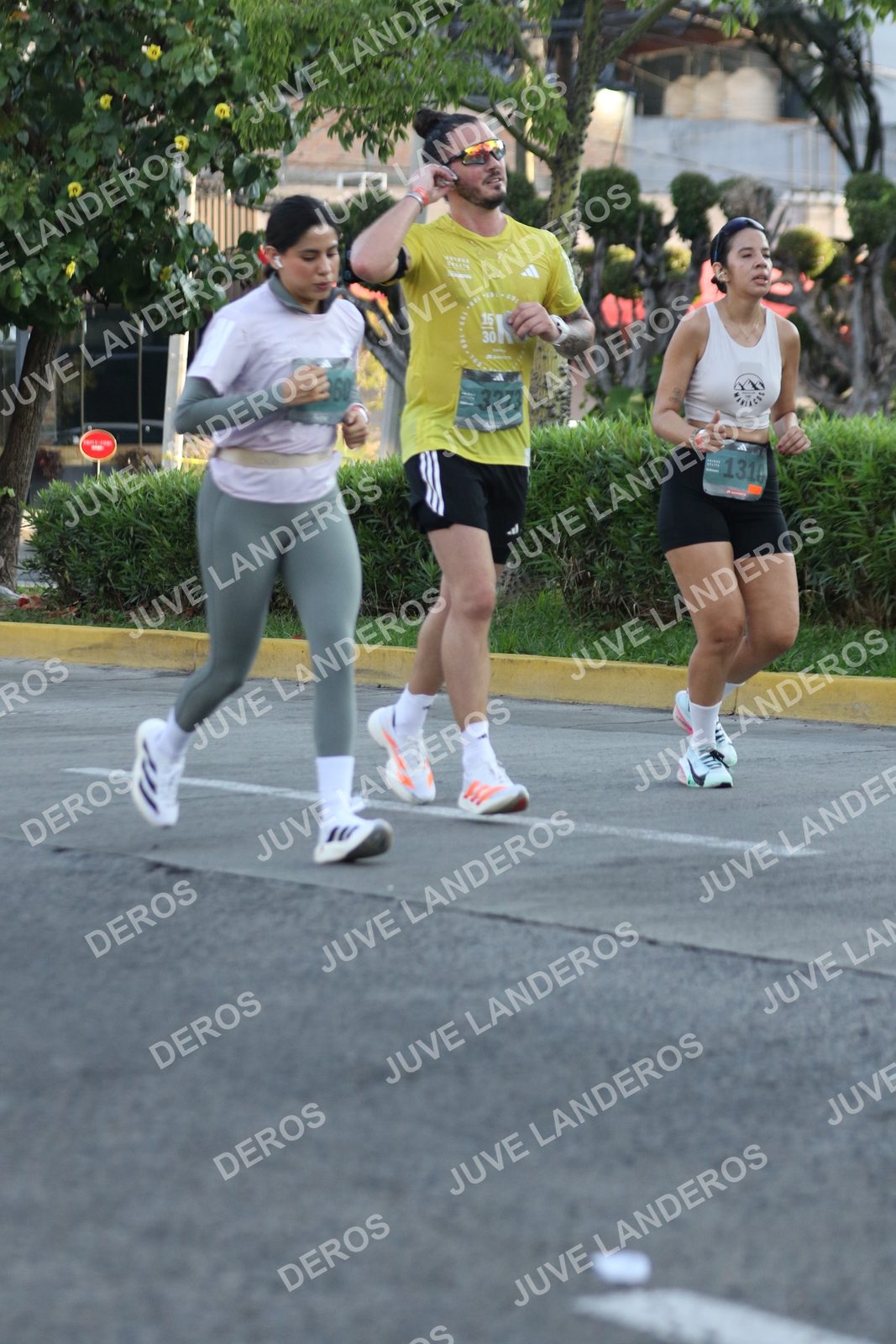 Foto de ADIDAS SPLITS GUADALAJARA 15K / 30K en Av. San Ignacio esquina Av. Ignacio L. Vallarta, Zapopan a las 07:40 · dorsal 3273, 30, 60, 15