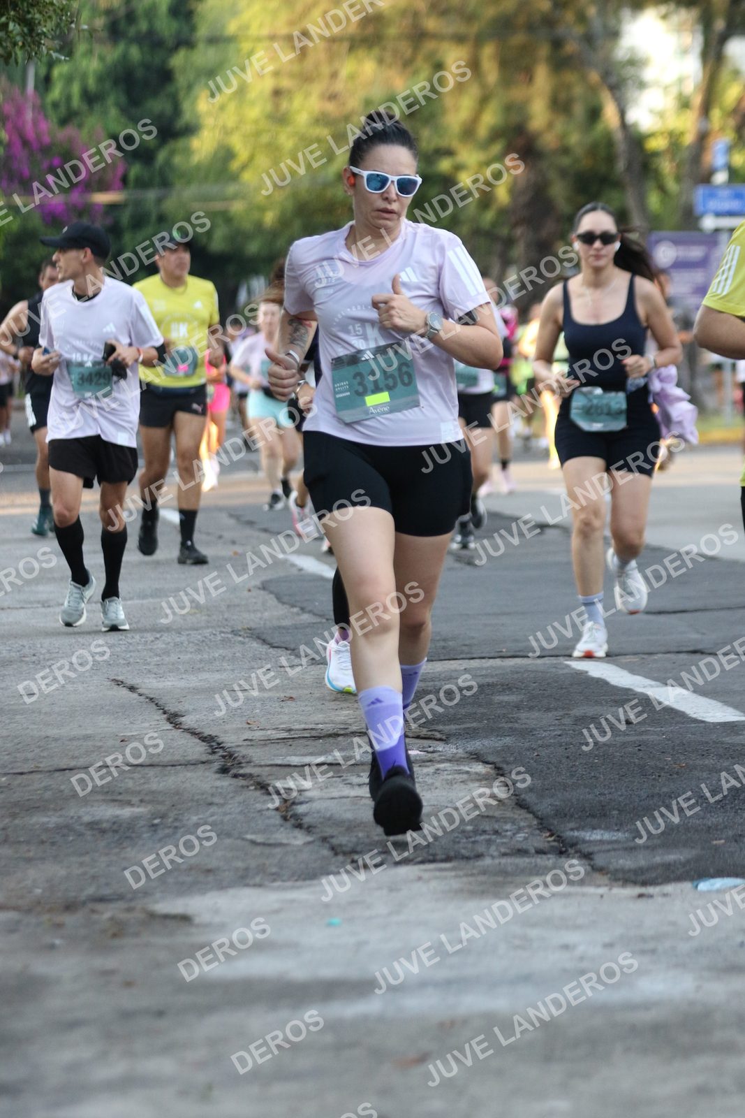 Foto de ADIDAS SPLITS GUADALAJARA 15K / 30K en Av. San Ignacio esquina Av. Ignacio L. Vallarta, Zapopan a las 07:16 · dorsal 3156, 3429