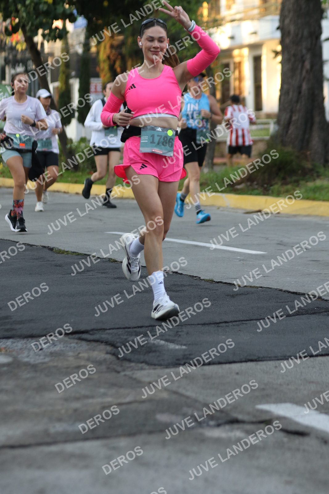 Foto de ADIDAS SPLITS GUADALAJARA 15K / 30K en Av. San Ignacio esquina Av. Ignacio L. Vallarta, Zapopan a las 07:12 · dorsal 1786