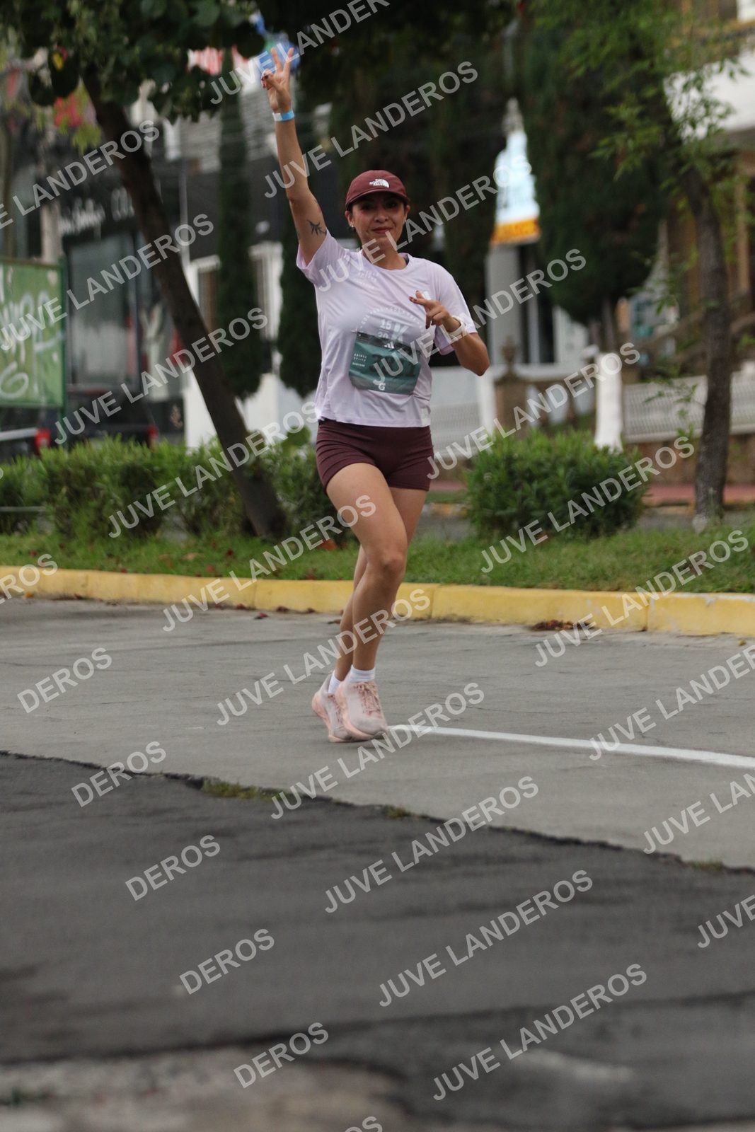 Foto de ADIDAS SPLITS GUADALAJARA 15K / 30K en Av. San Ignacio esquina Av. Ignacio L. Vallarta, Zapopan a las 06:52 · dorsal 3811