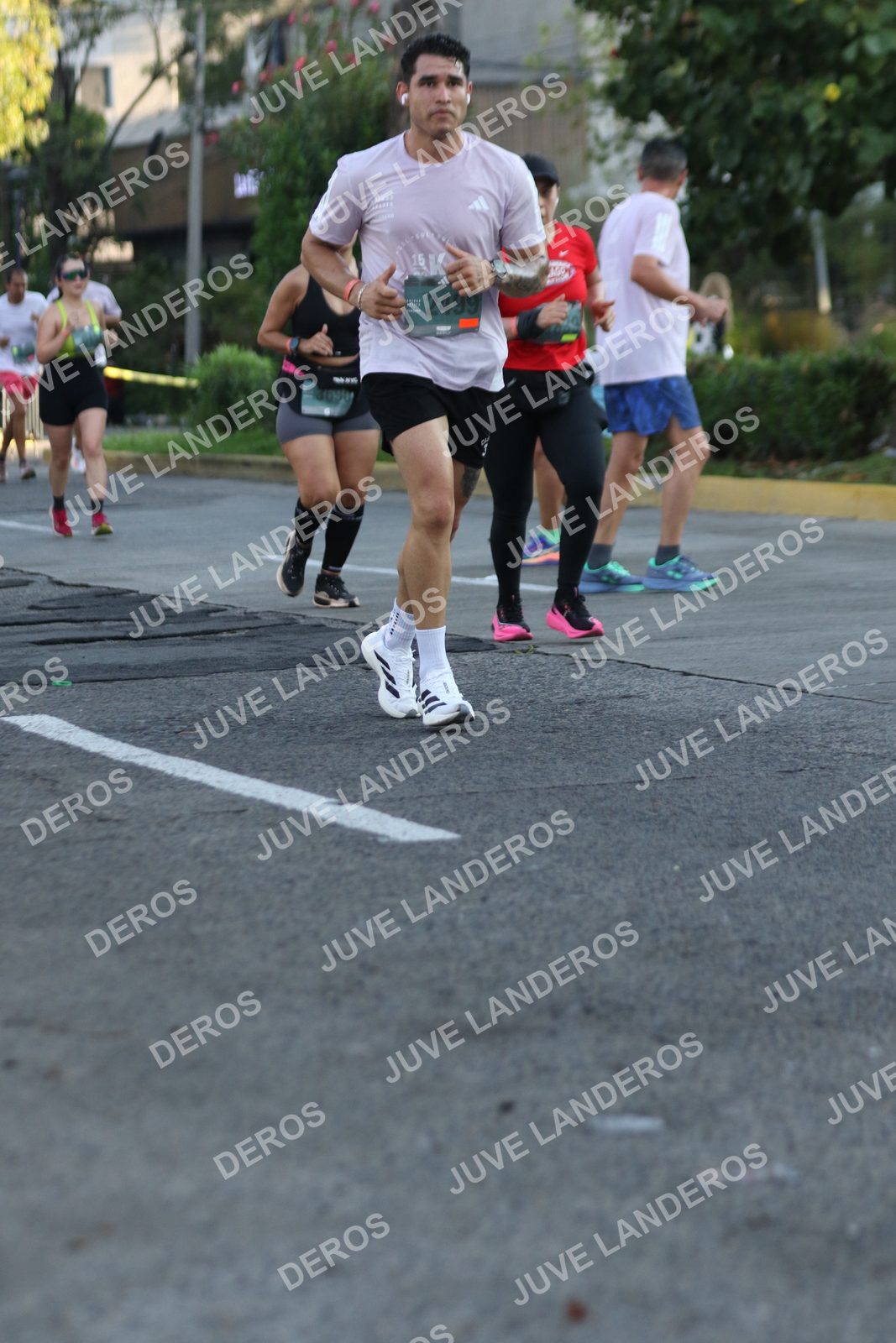 Foto de ADIDAS SPLITS GUADALAJARA 15K / 30K en Av. San Ignacio esquina Av. Ignacio L. Vallarta, Zapopan a las 07:38 · dorsal 2499