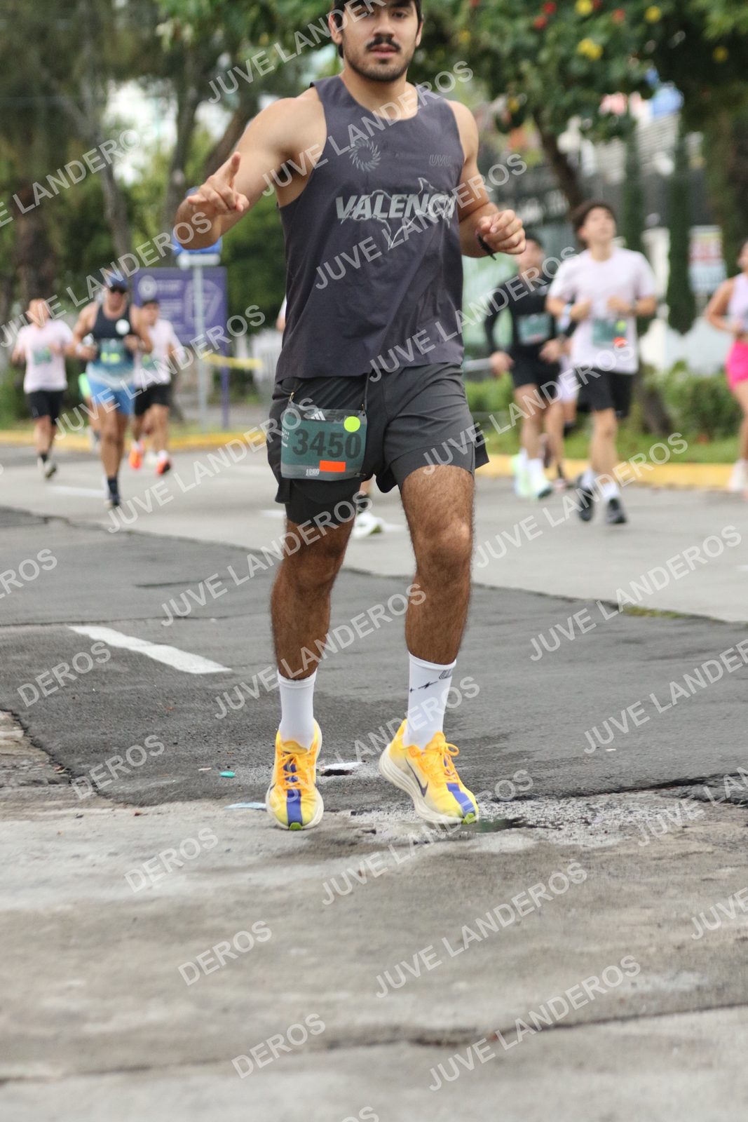 Foto de ADIDAS SPLITS GUADALAJARA 15K / 30K en Av. San Ignacio esquina Av. Ignacio L. Vallarta, Zapopan a las 06:58 · dorsal 3450
