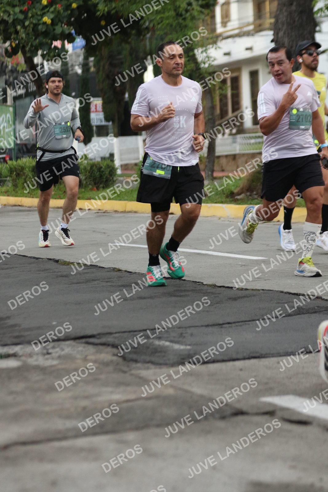 Foto de ADIDAS SPLITS GUADALAJARA 15K / 30K en Av. San Ignacio esquina Av. Ignacio L. Vallarta, Zapopan a las 06:56 · dorsal 2515