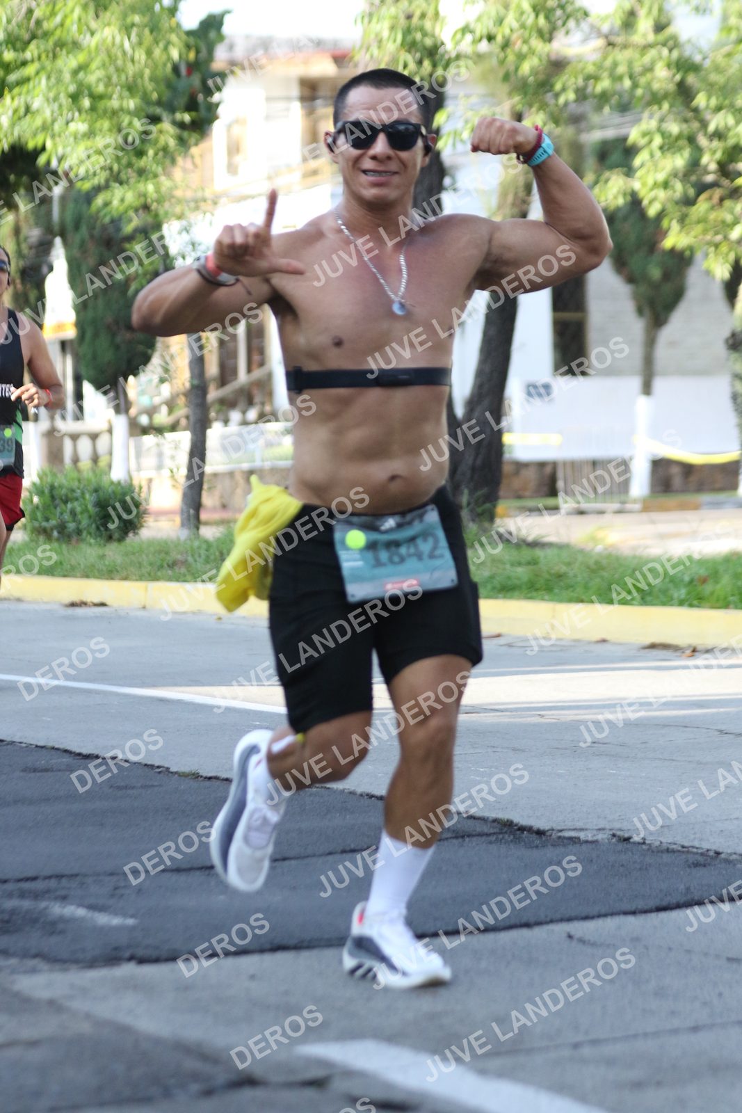 Foto de ADIDAS SPLITS GUADALAJARA 15K / 30K en Av. San Ignacio esquina Av. Ignacio L. Vallarta, Zapopan a las 08:24 · dorsal 1842, 39