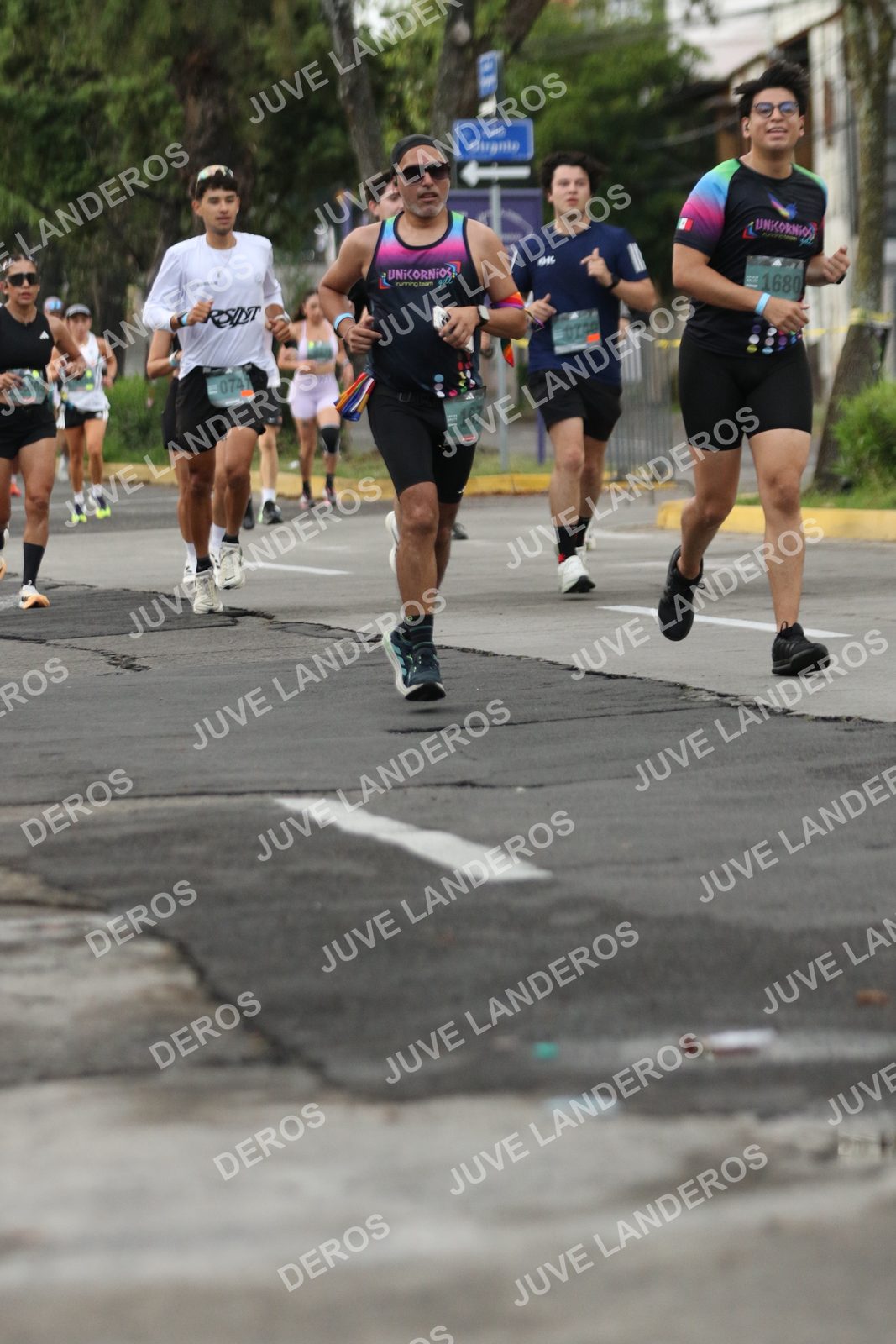Foto de ADIDAS SPLITS GUADALAJARA 15K / 30K en Av. San Ignacio esquina Av. Ignacio L. Vallarta, Zapopan a las 06:58 · dorsal 1680, 167, 74