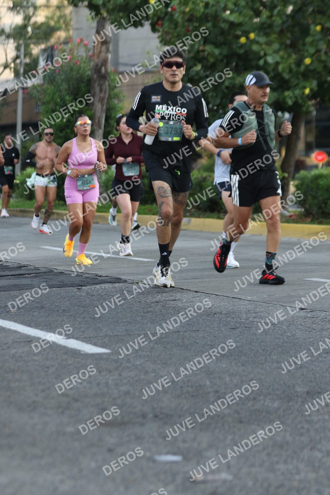 Foto de ADIDAS SPLITS GUADALAJARA 15K / 30K en Av. San Ignacio esquina Av. Ignacio L. Vallarta, Zapopan a las 07:29 · dorsal 3793
