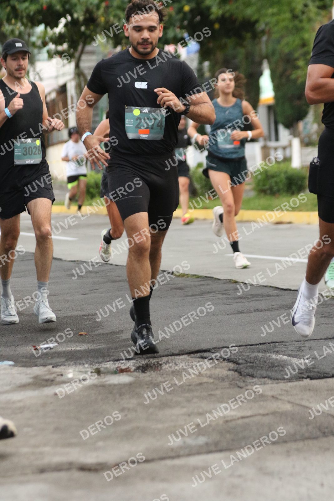 Foto de ADIDAS SPLITS GUADALAJARA 15K / 30K en Av. San Ignacio esquina Av. Ignacio L. Vallarta, Zapopan a las 06:53 · dorsal 2574, 3028