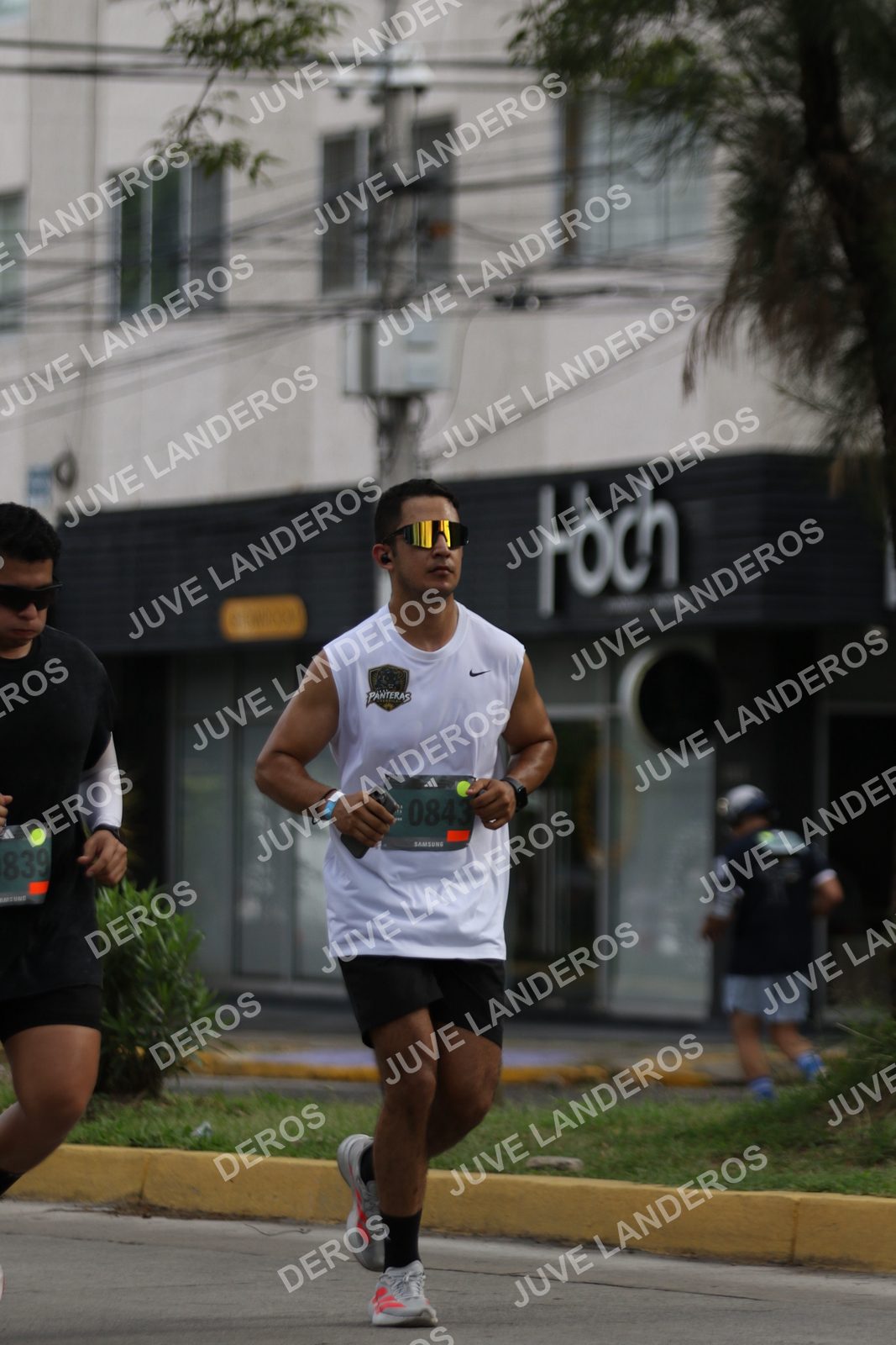 Foto de ADIDAS SPLITS GUADALAJARA 15K / 30K en Av. San Ignacio esquina Av. Ignacio L. Vallarta, Zapopan a las 09:03 · dorsal 839, 843