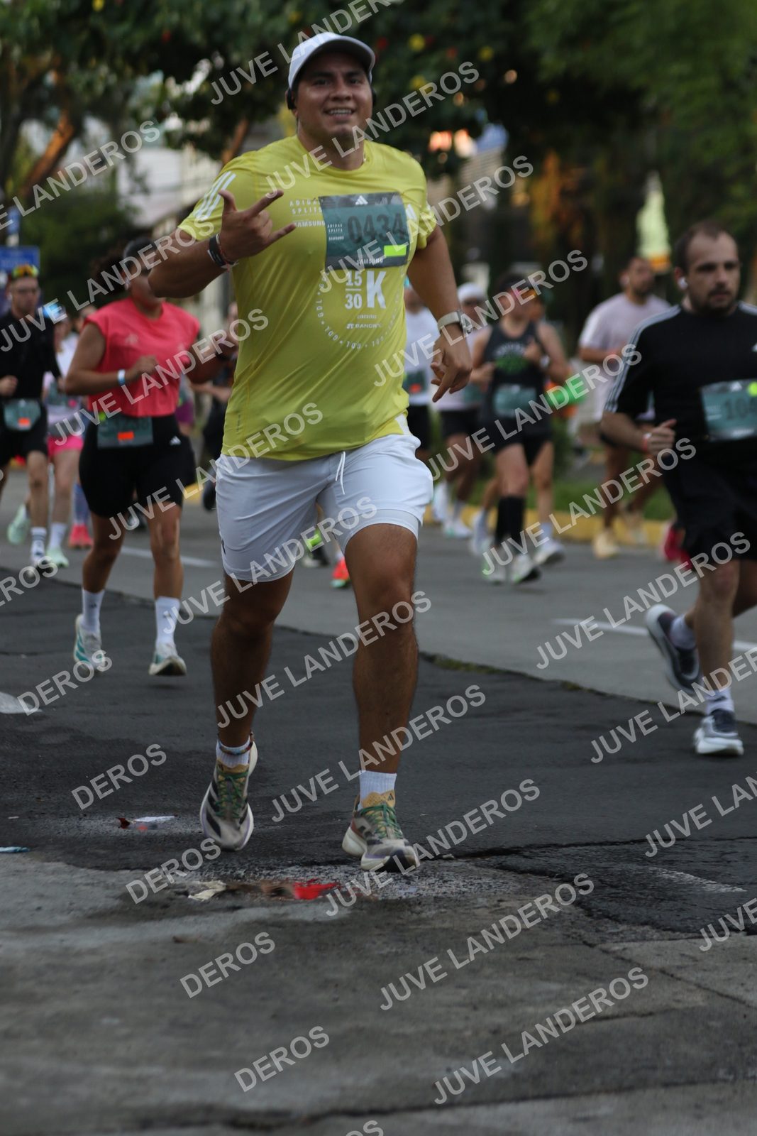 Foto de ADIDAS SPLITS GUADALAJARA 15K / 30K en Av. San Ignacio esquina Av. Ignacio L. Vallarta, Zapopan a las 07:07 · dorsal 30, 15, 434, 104