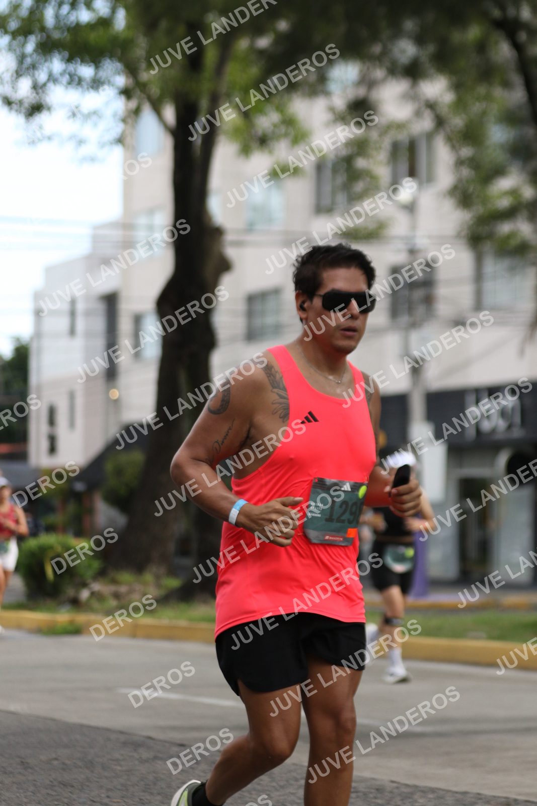 Foto de ADIDAS SPLITS GUADALAJARA 15K / 30K en Av. San Ignacio esquina Av. Ignacio L. Vallarta, Zapopan a las 09:03 · dorsal 1298