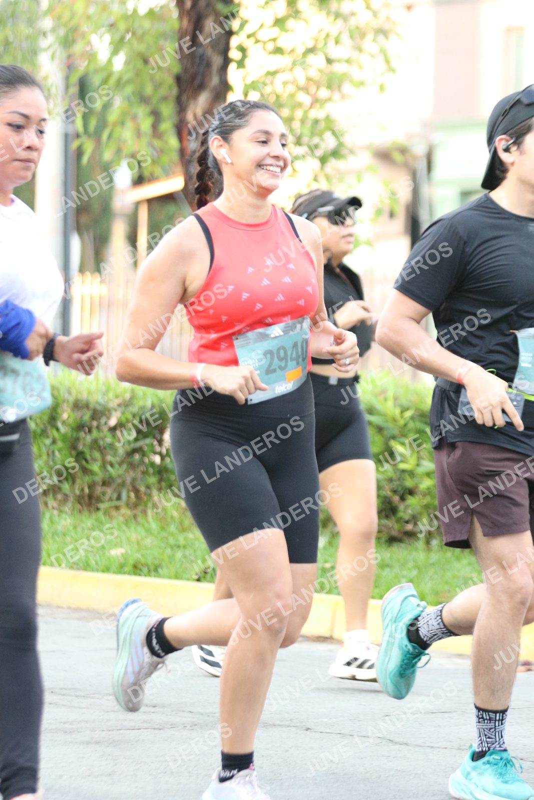 Foto de ADIDAS SPLITS GUADALAJARA 15K / 30K en Av. San Ignacio esquina Av. Ignacio L. Vallarta, Zapopan a las 07:12 · dorsal 2940