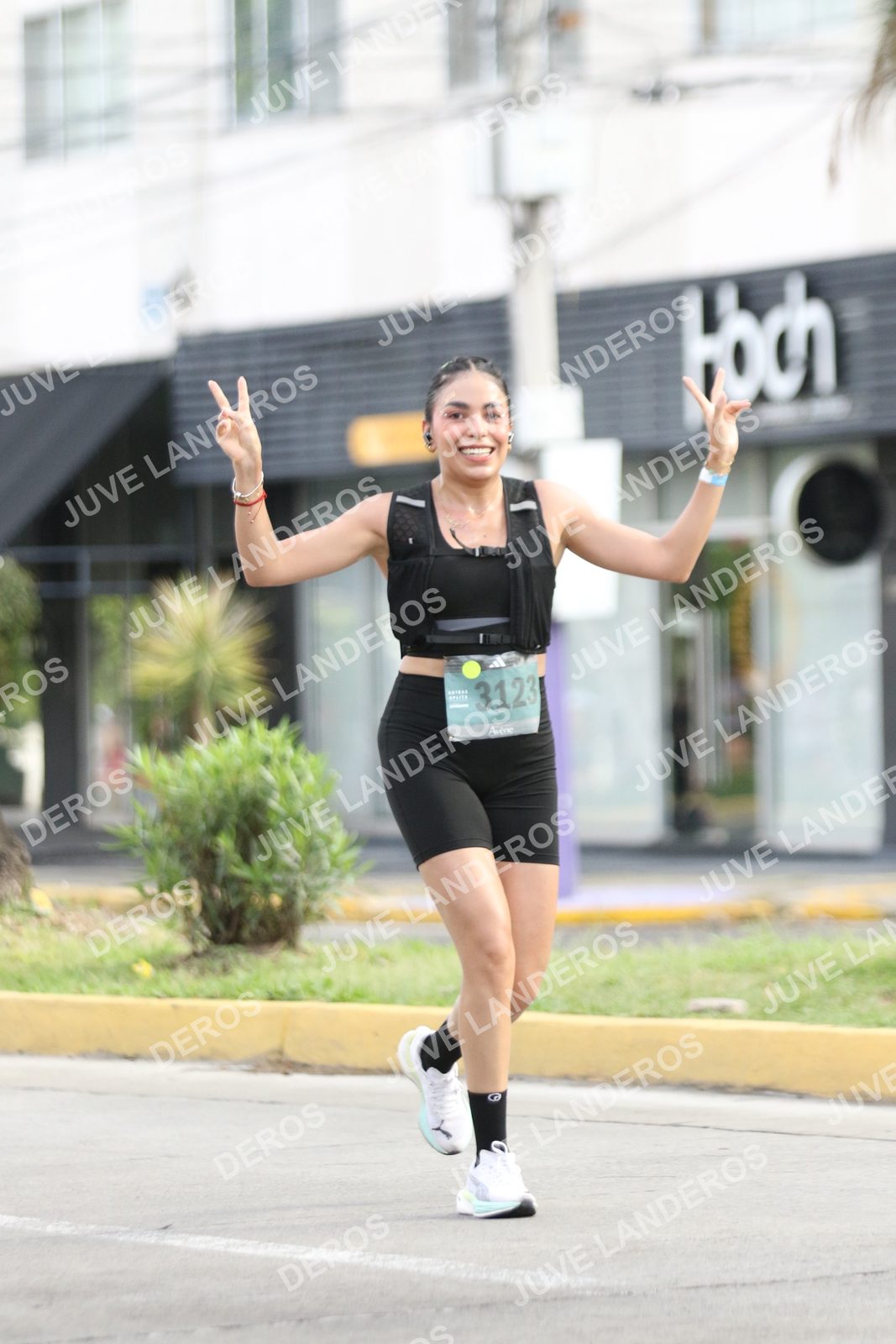 Foto de ADIDAS SPLITS GUADALAJARA 15K / 30K en Av. San Ignacio esquina Av. Ignacio L. Vallarta, Zapopan a las 09:01 · dorsal 3123