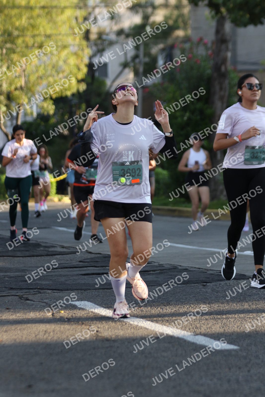 Foto de ADIDAS SPLITS GUADALAJARA 15K / 30K en Av. San Ignacio esquina Av. Ignacio L. Vallarta, Zapopan a las 07:50 · dorsal 3692, 30, 15, 3249