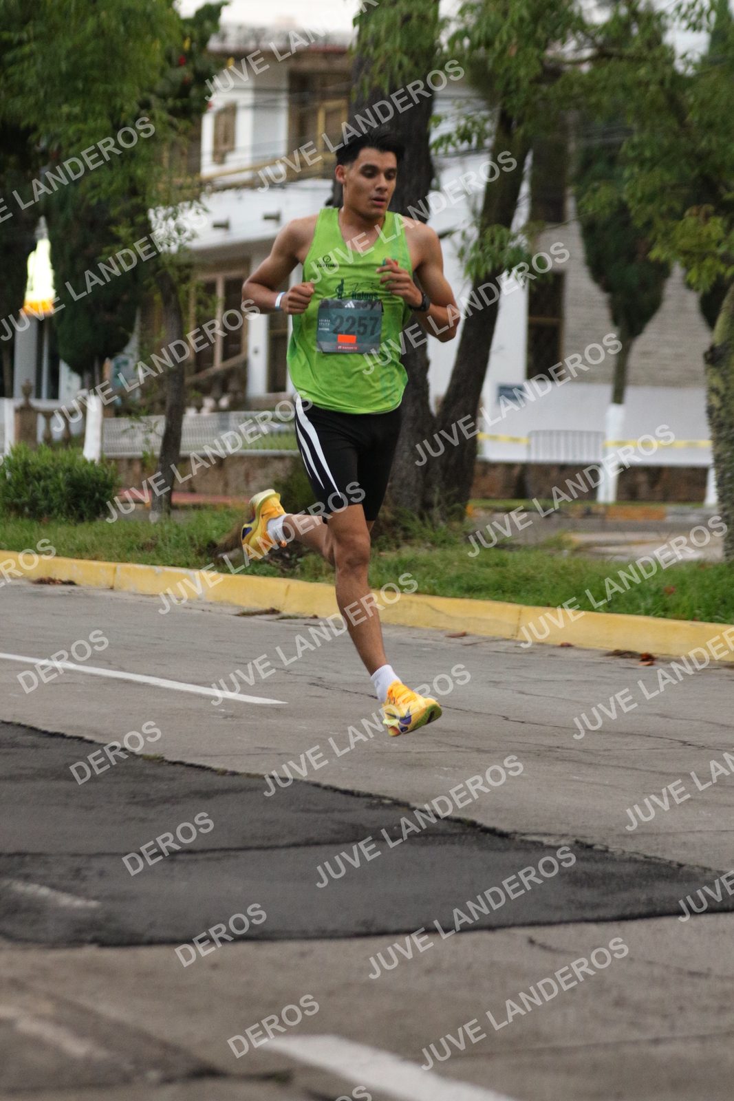 Foto de ADIDAS SPLITS GUADALAJARA 15K / 30K en Av. San Ignacio esquina Av. Ignacio L. Vallarta, Zapopan a las 06:47 · dorsal 2257