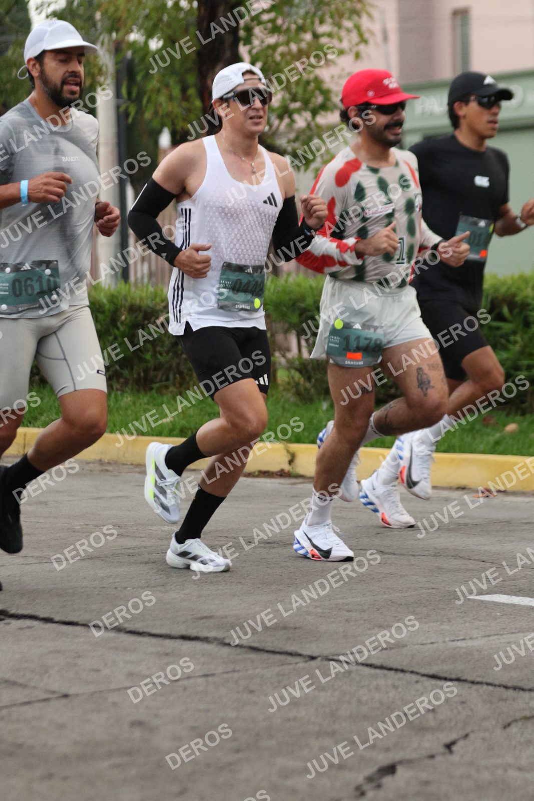 Foto de ADIDAS SPLITS GUADALAJARA 15K / 30K en Av. San Ignacio esquina Av. Ignacio L. Vallarta, Zapopan a las 06:50 · dorsal 1178, 610, 1963, 442
