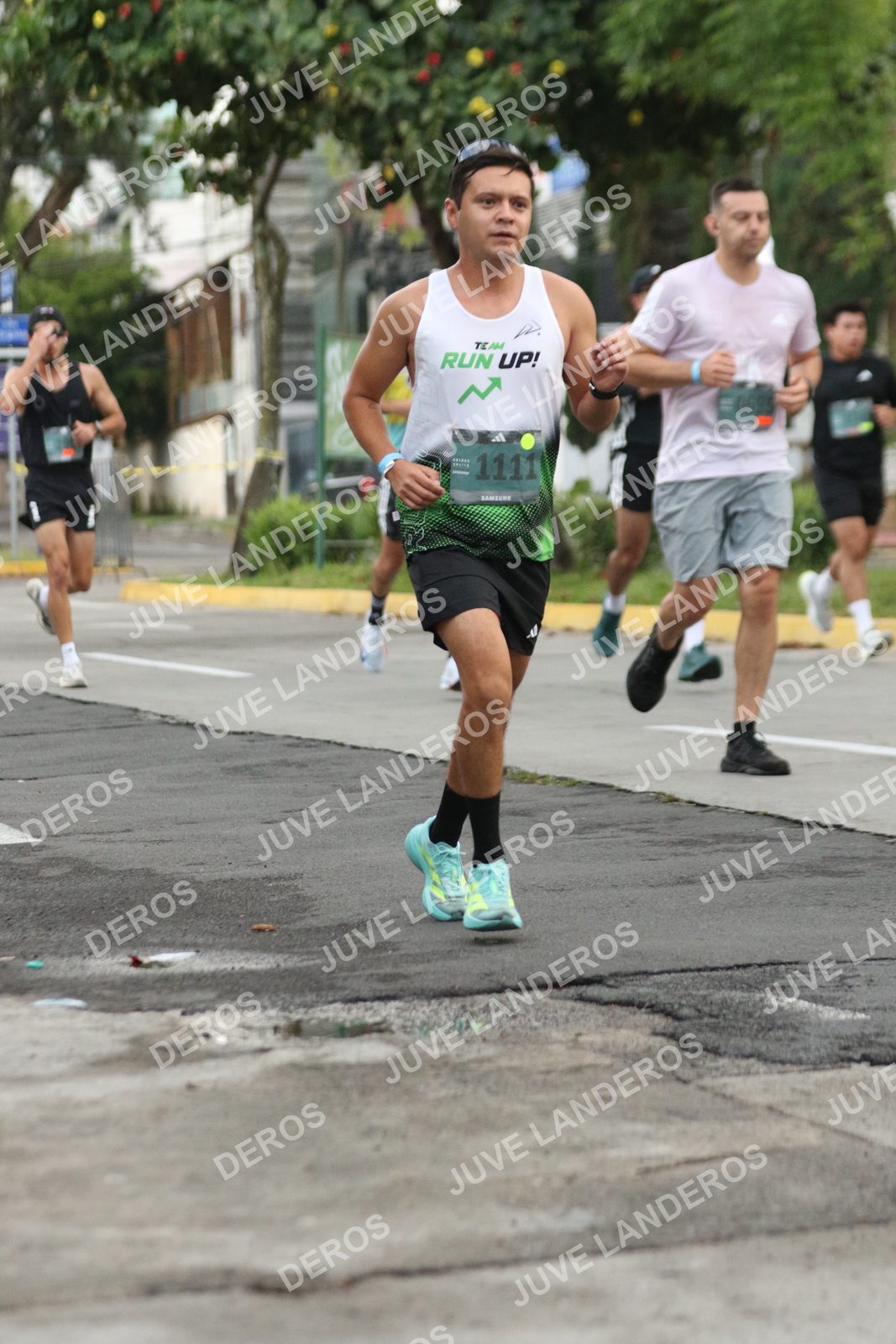 Foto de ADIDAS SPLITS GUADALAJARA 15K / 30K en Av. San Ignacio esquina Av. Ignacio L. Vallarta, Zapopan a las 06:55 · dorsal 1111
