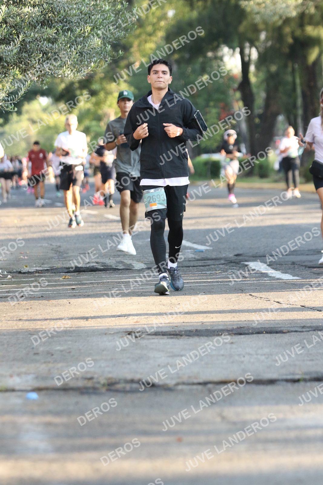 Foto de ADIDAS SPLITS GUADALAJARA 15K / 30K en Av. San Ignacio esquina Av. Ignacio L. Vallarta, Zapopan a las 07:52 · dorsal 2693