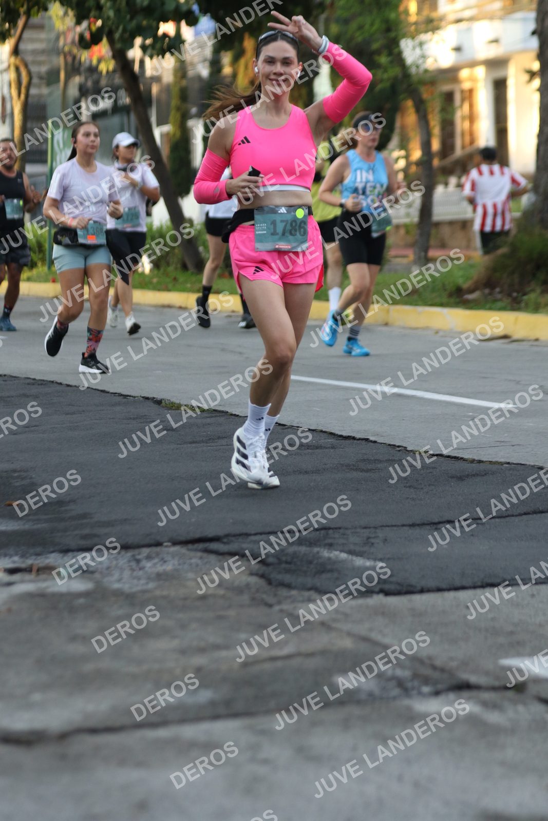 Foto de ADIDAS SPLITS GUADALAJARA 15K / 30K en Av. San Ignacio esquina Av. Ignacio L. Vallarta, Zapopan a las 07:12 · dorsal 1786