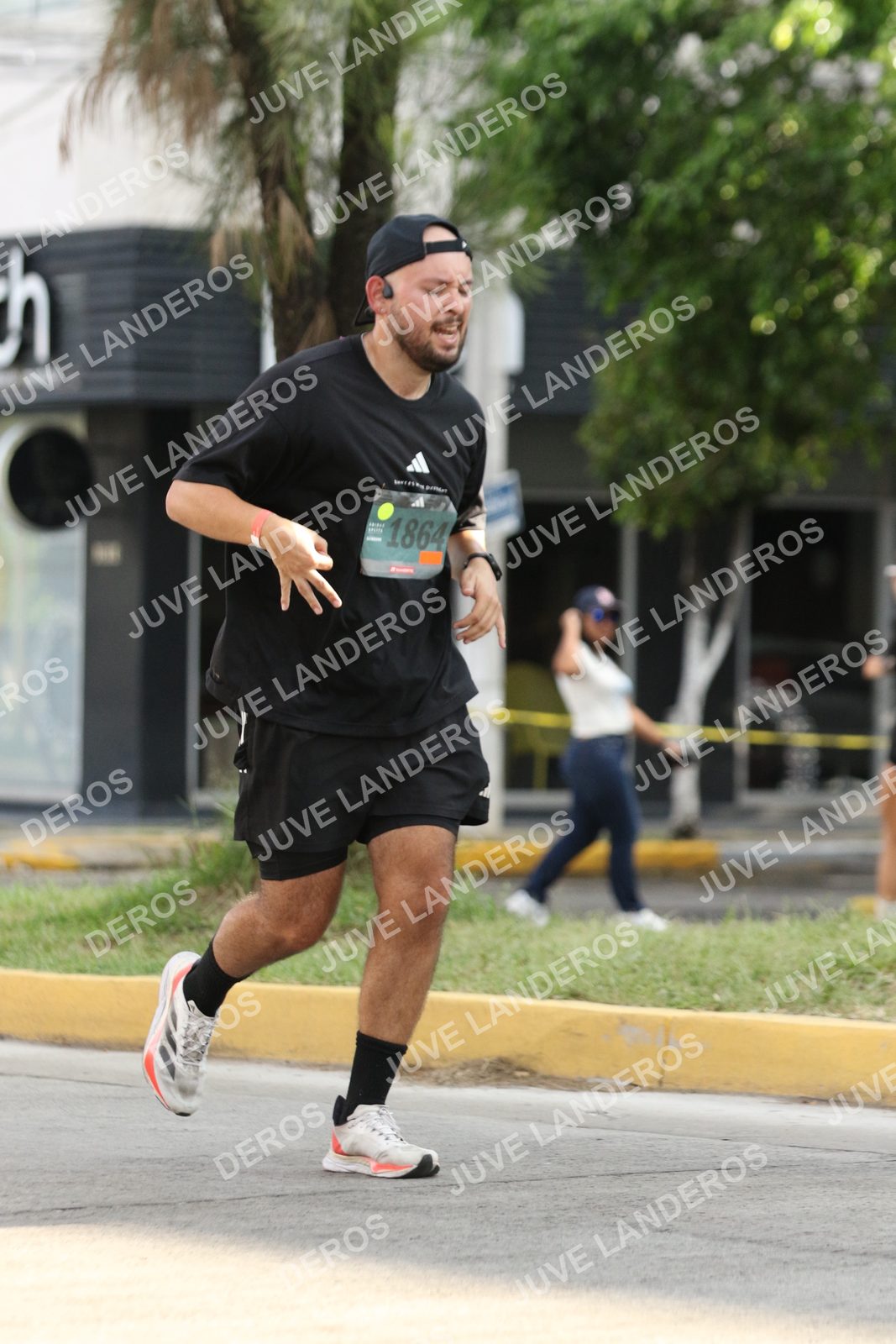 Foto de ADIDAS SPLITS GUADALAJARA 15K / 30K en Av. San Ignacio esquina Av. Ignacio L. Vallarta, Zapopan a las 08:53 · dorsal 1864