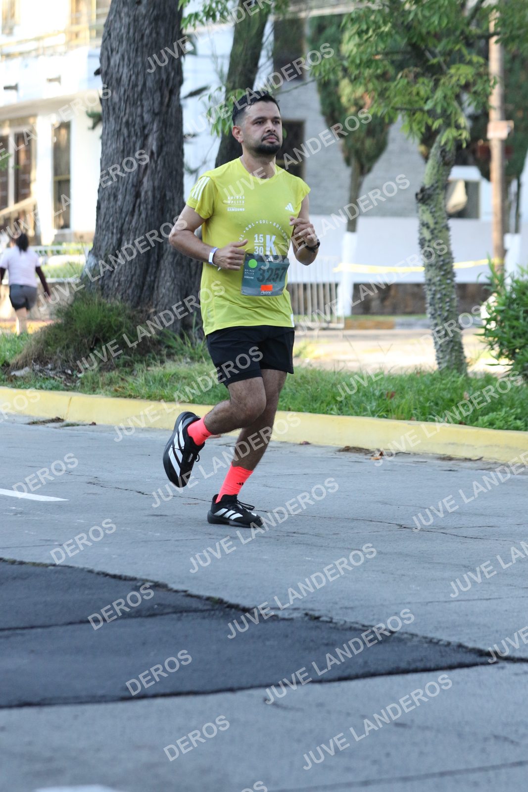 Foto de ADIDAS SPLITS GUADALAJARA 15K / 30K en Av. San Ignacio esquina Av. Ignacio L. Vallarta, Zapopan a las 08:01 · dorsal 3257, 15, 30