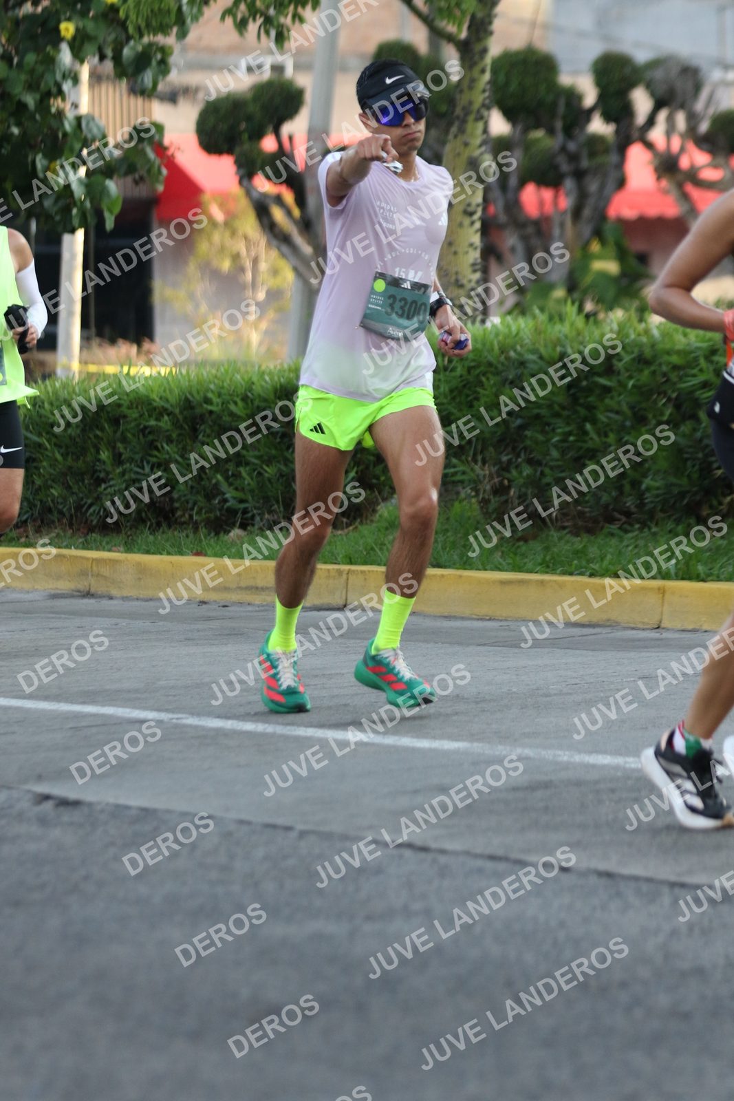 Foto de ADIDAS SPLITS GUADALAJARA 15K / 30K en Av. San Ignacio esquina Av. Ignacio L. Vallarta, Zapopan a las 07:29 · dorsal 3300