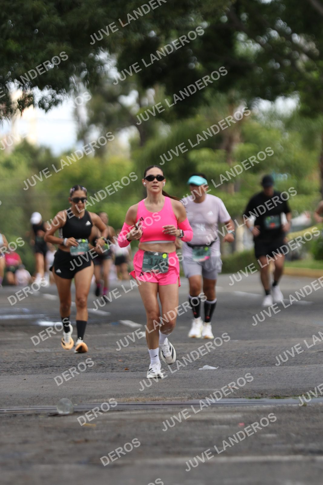 Foto de ADIDAS SPLITS GUADALAJARA 15K / 30K en Av. San Ignacio esquina Av. Ignacio L. Vallarta, Zapopan a las 09:04 · dorsal 1786