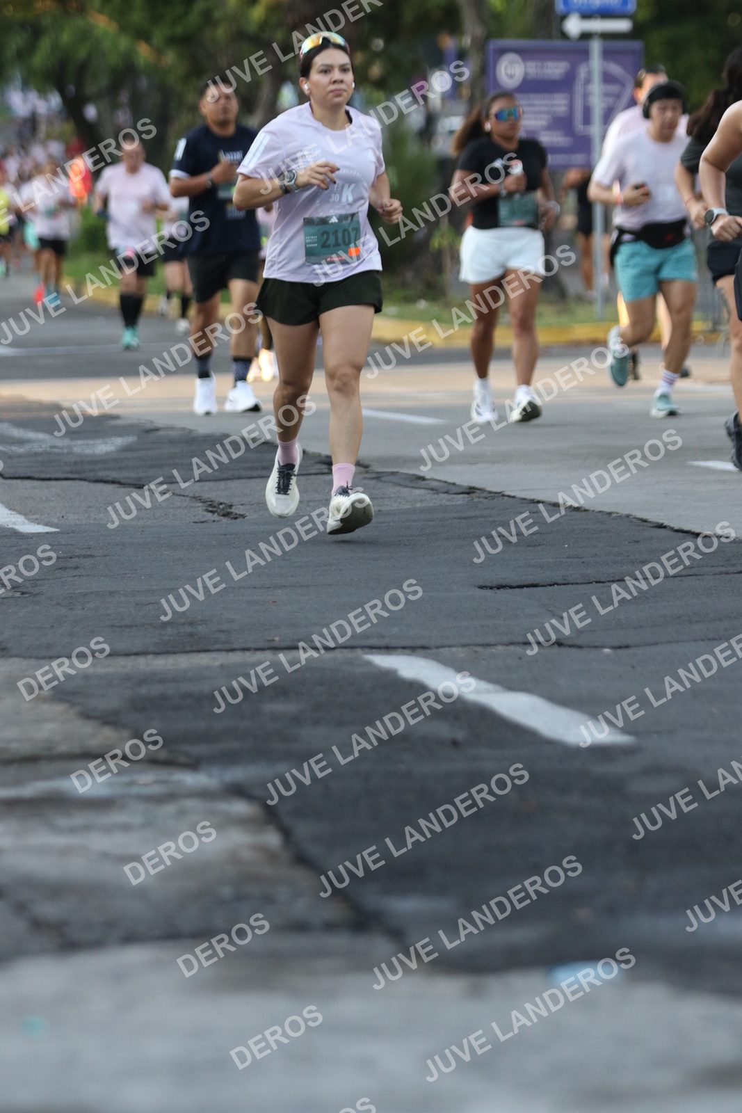 Foto de ADIDAS SPLITS GUADALAJARA 15K / 30K en Av. San Ignacio esquina Av. Ignacio L. Vallarta, Zapopan a las 07:17 · dorsal 2107