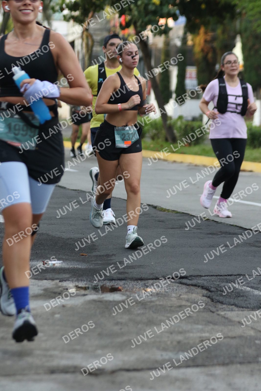 Foto de ADIDAS SPLITS GUADALAJARA 15K / 30K en Av. San Ignacio esquina Av. Ignacio L. Vallarta, Zapopan a las 07:07 · dorsal 2320, 1999