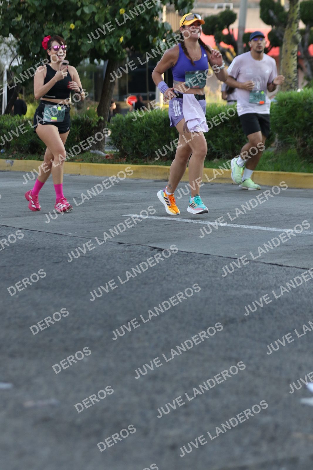 Foto de ADIDAS SPLITS GUADALAJARA 15K / 30K en Av. San Ignacio esquina Av. Ignacio L. Vallarta, Zapopan a las 07:37 · dorsal 2263, 2264