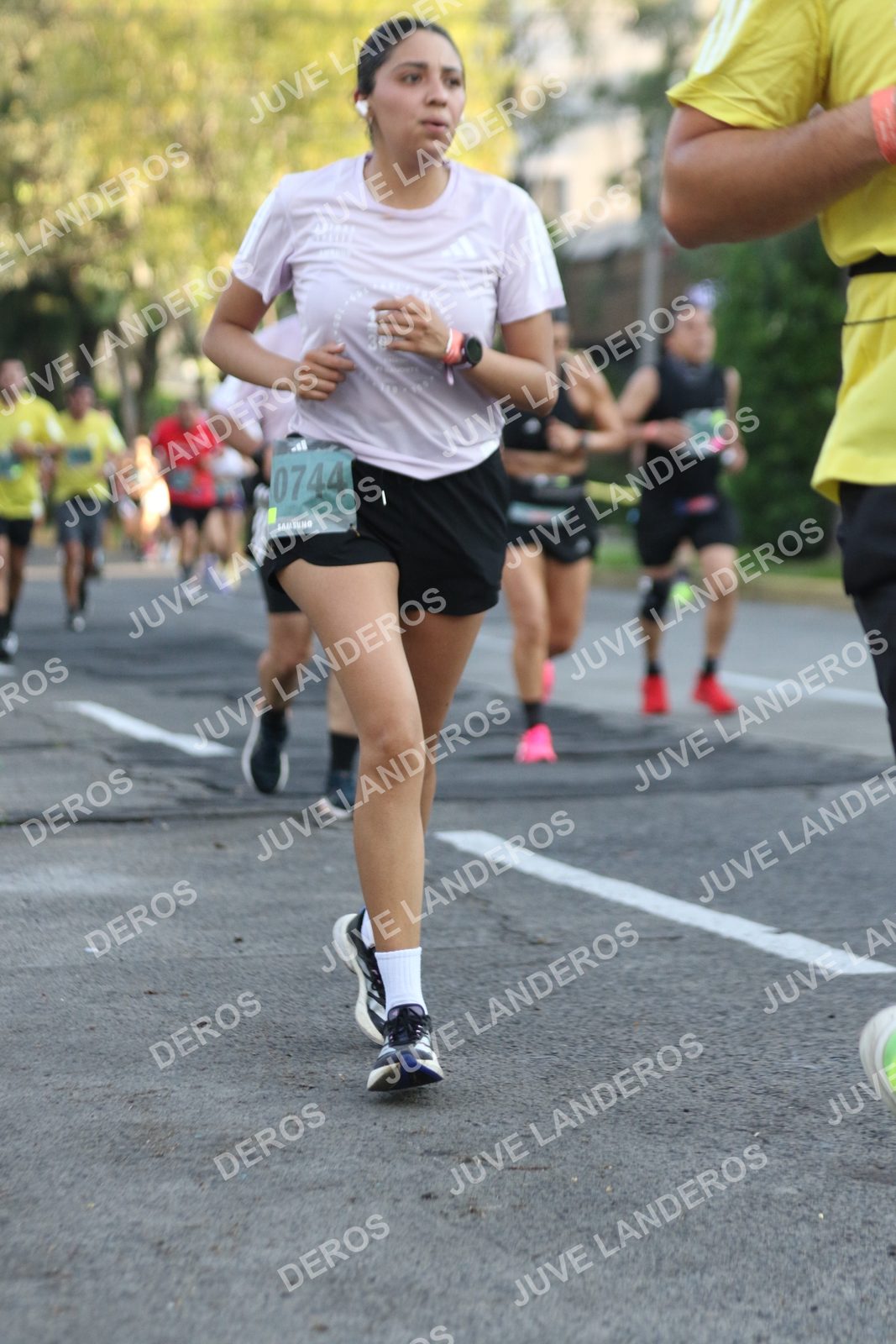 Foto de ADIDAS SPLITS GUADALAJARA 15K / 30K en Av. San Ignacio esquina Av. Ignacio L. Vallarta, Zapopan a las 07:34 · dorsal 744
